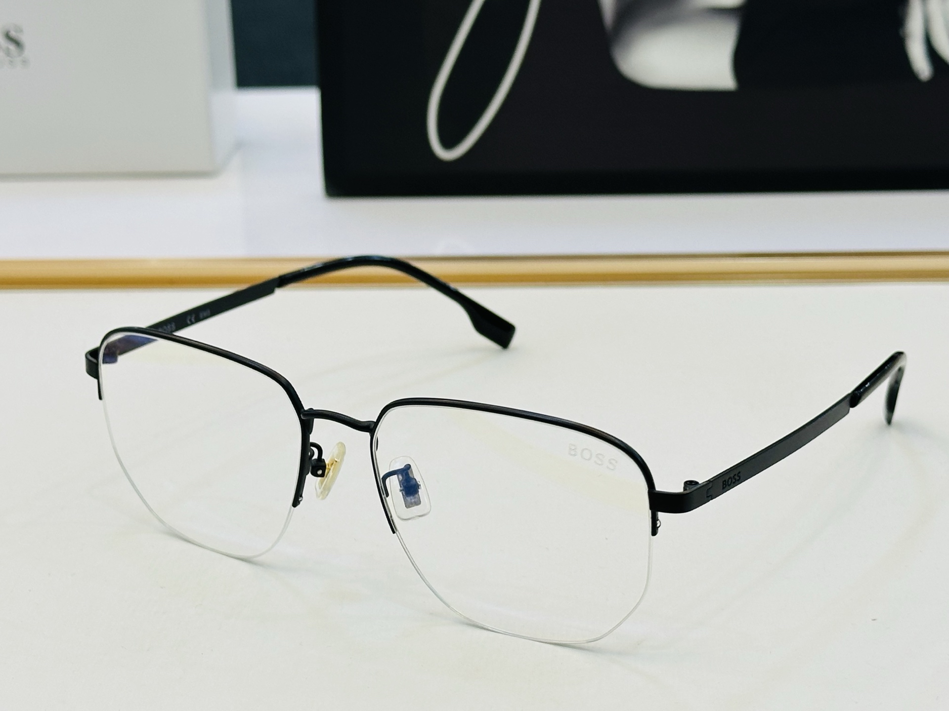 🆕 BOSS 1538/F Size：57口17-140 太阳眼镜 🕶🕶💋高品质 经典不过时框型 C品质