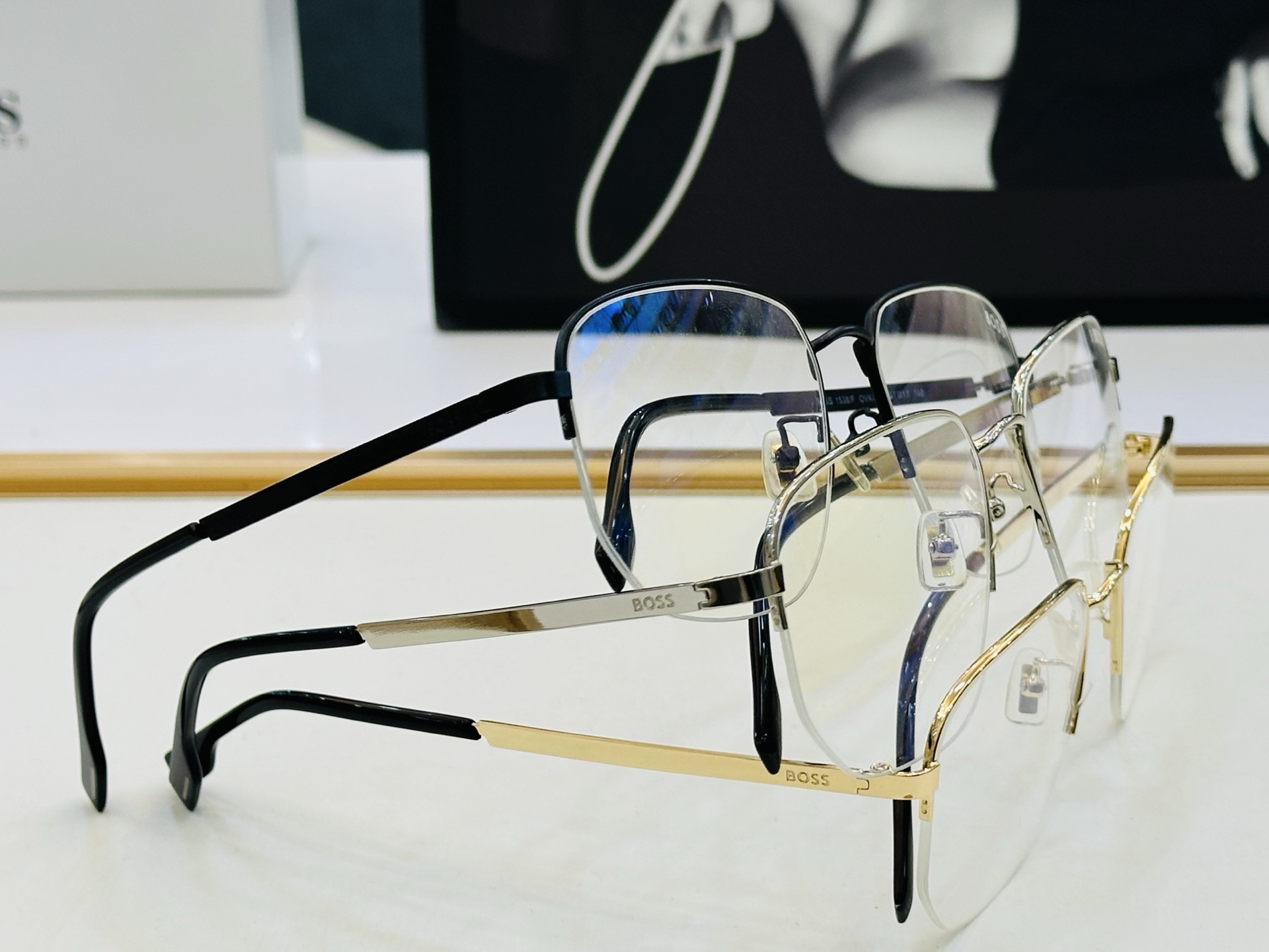 🆕 BOSS 1538/F Size：57口17-140 太阳眼镜 🕶🕶💋高品质 经典不过时框型 C品质