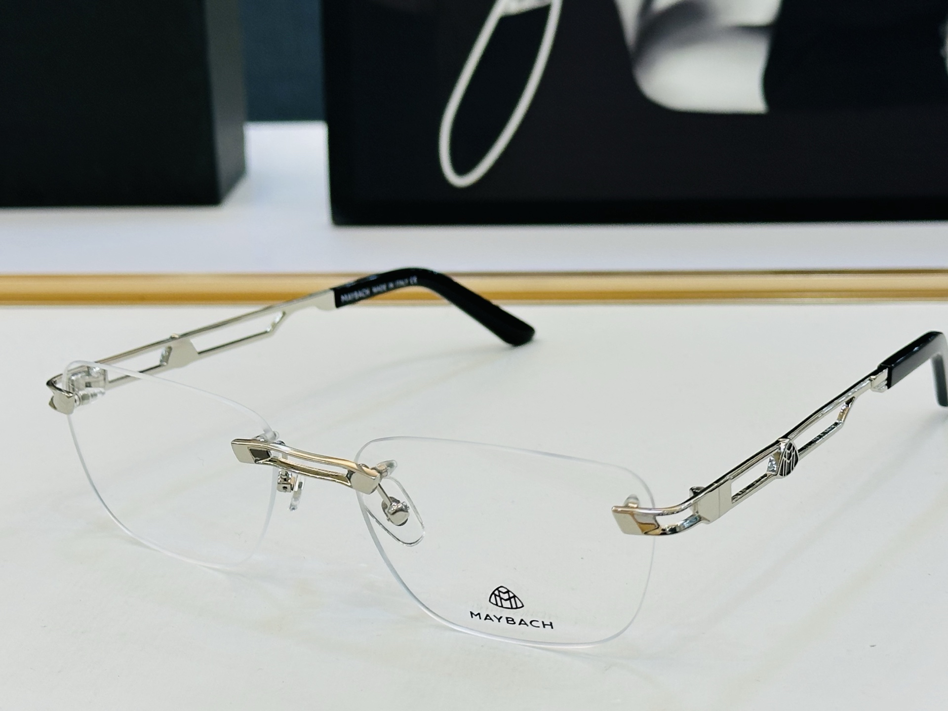 高品质 迈巴赫 🎉🎉做工精美💕💕MAYBAC*H Z23 Size：57口18-145 质感十足L👍配光