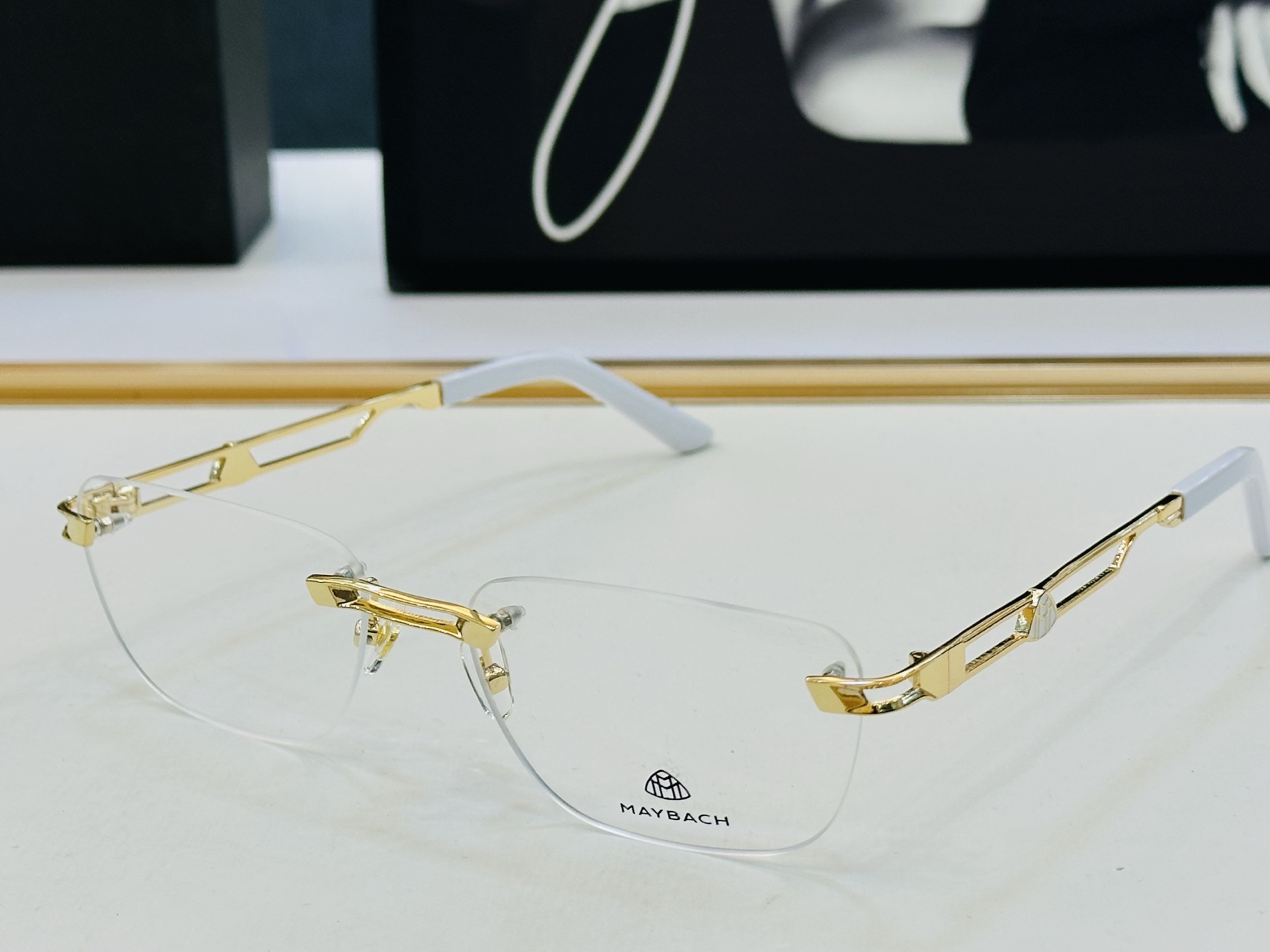 高品质 迈巴赫 🎉🎉做工精美💕💕MAYBAC*H Z23 Size：57口18-145 质感十足L👍配光