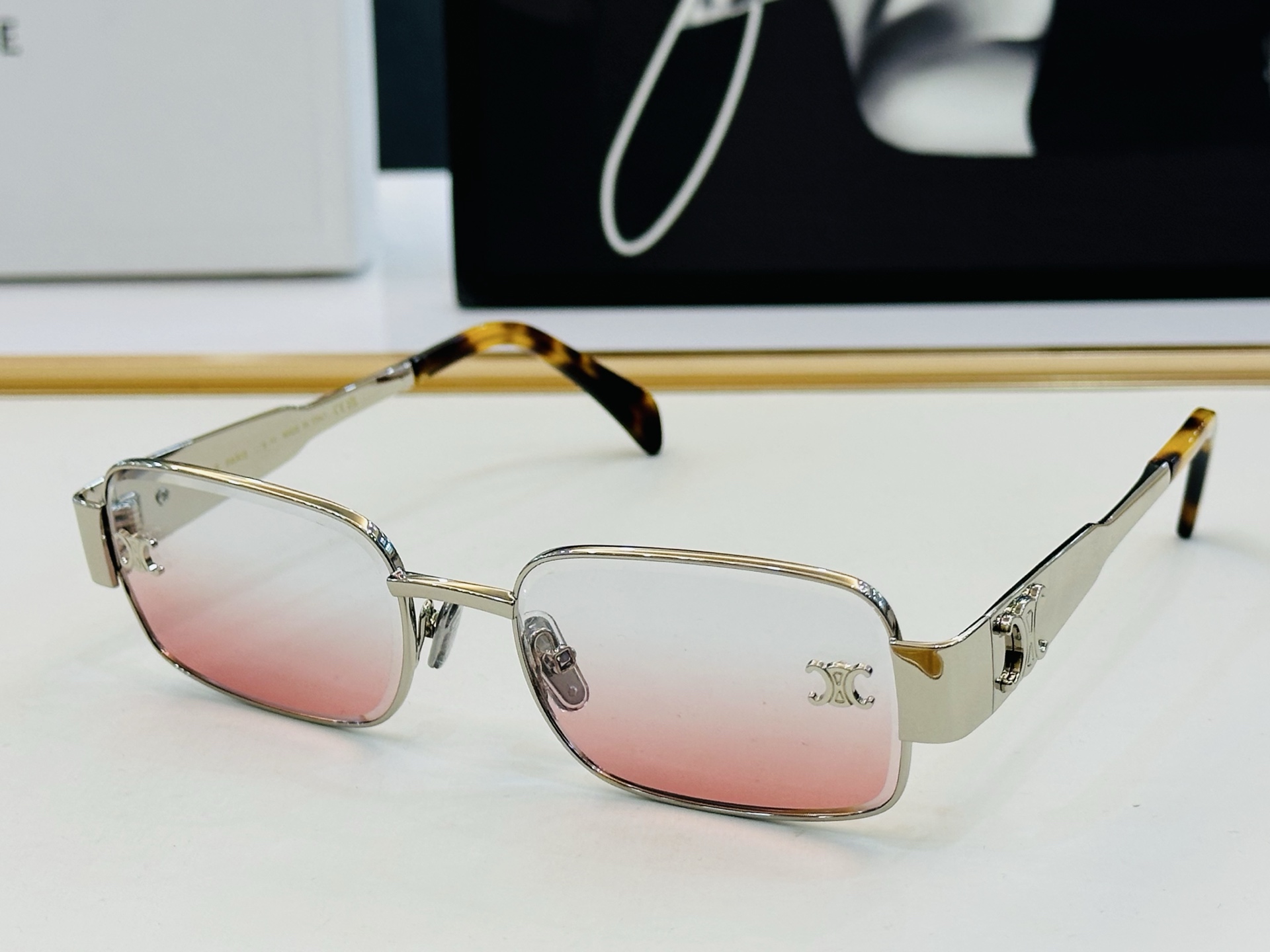 【CELINE】赛琳 CL42132U Size：56口19-145 一直热销的款式 欧美风 光泽度好 