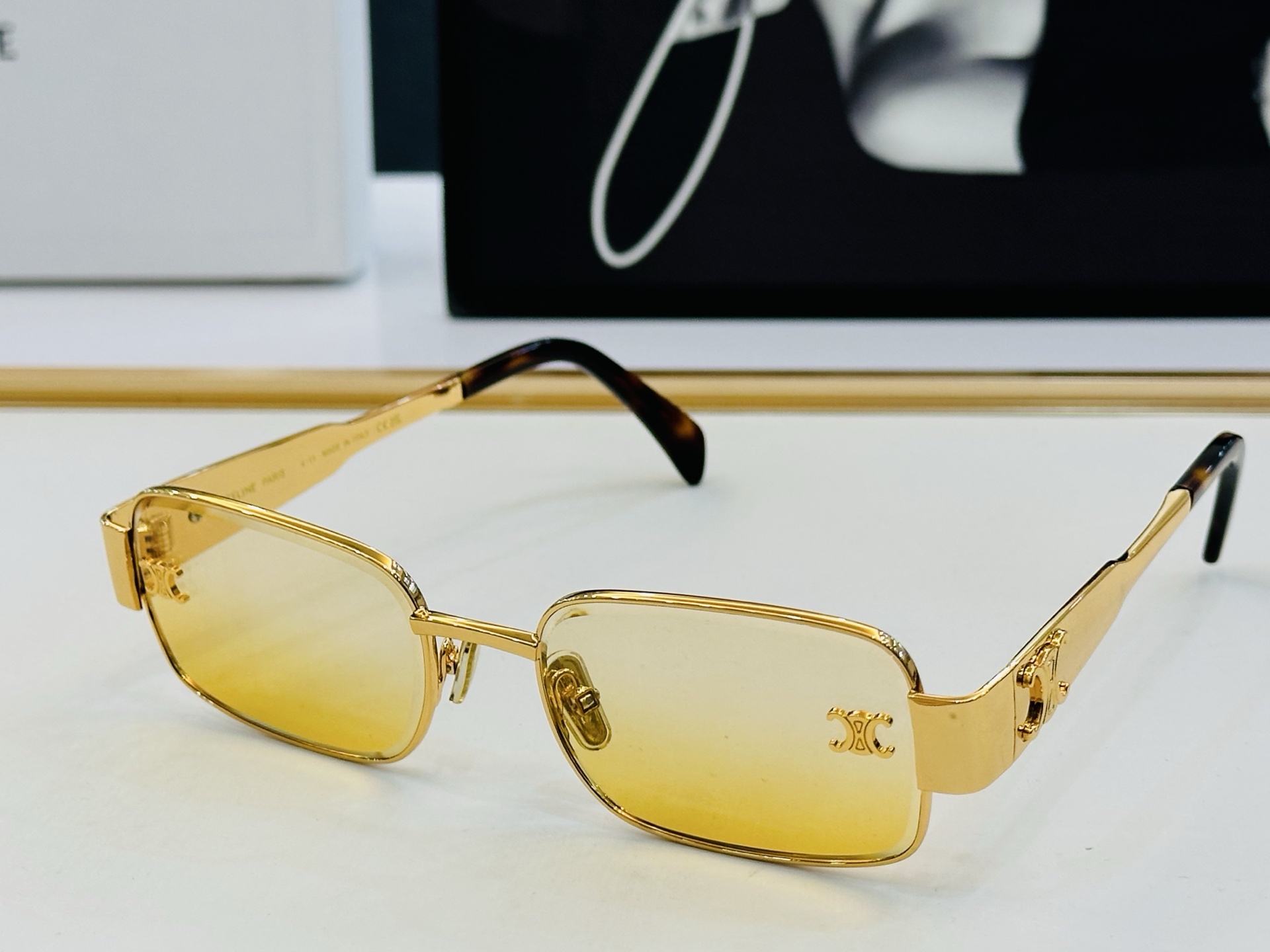 【CELINE】赛琳 CL42132U Size：56口19-145 一直热销的款式 欧美风 光泽度好 