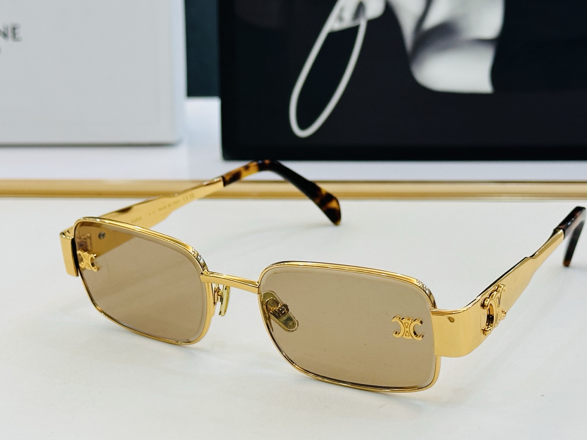 【CELINE】赛琳 CL42132U Size：56口19-145 一直热销的款式 欧美风 光泽度好 