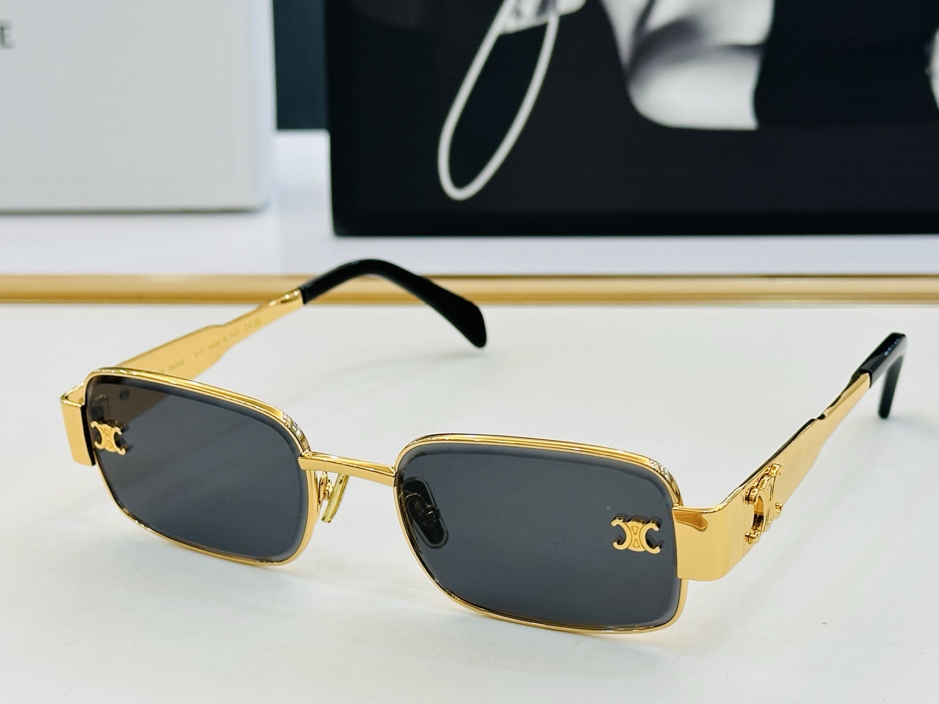 【CELINE】赛琳 CL42132U Size：56口19-145 一直热销的款式 欧美风 光泽度好 