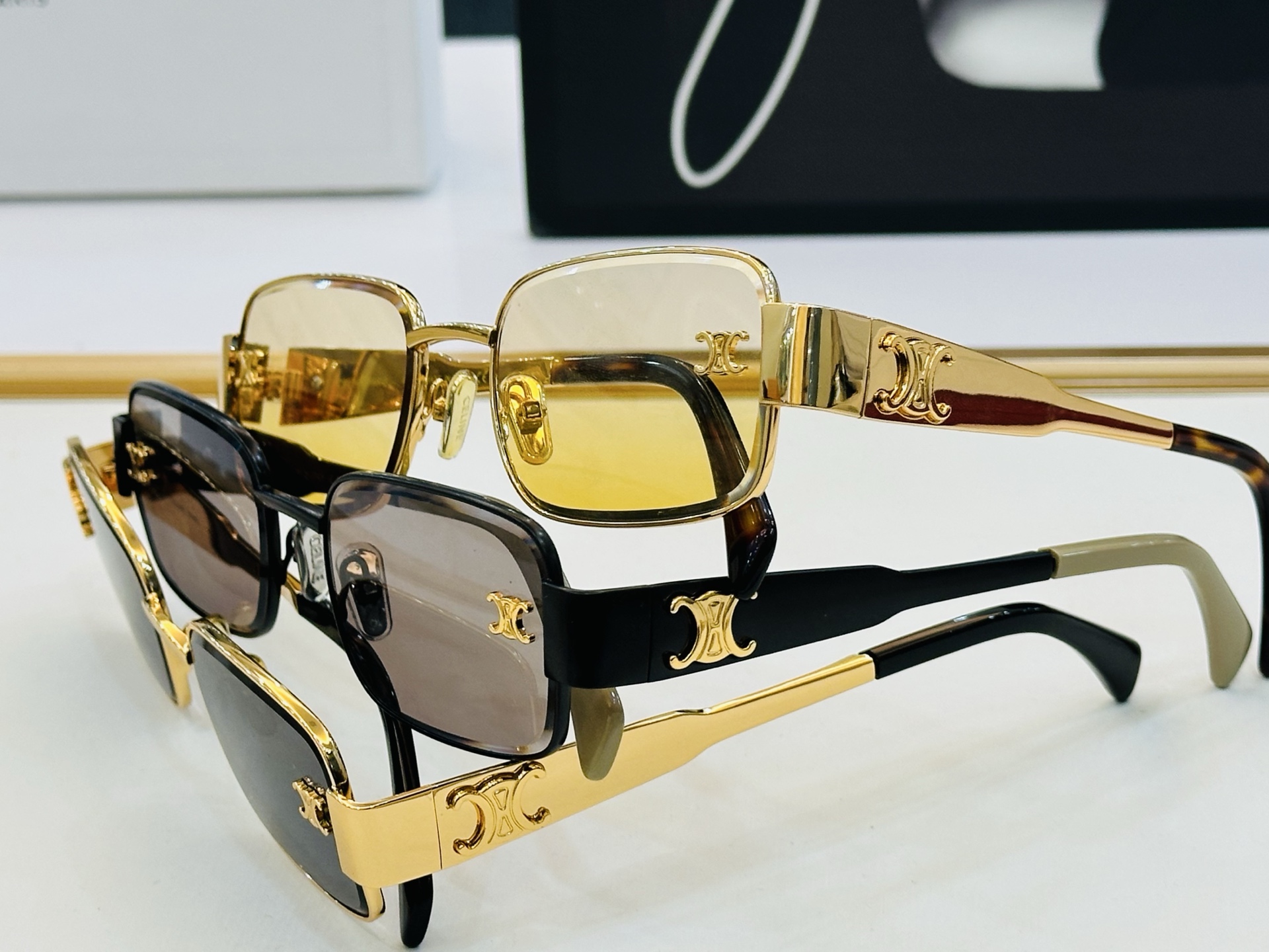 【CELINE】赛琳 CL42132U Size：56口19-145 一直热销的款式 欧美风 光泽度好 