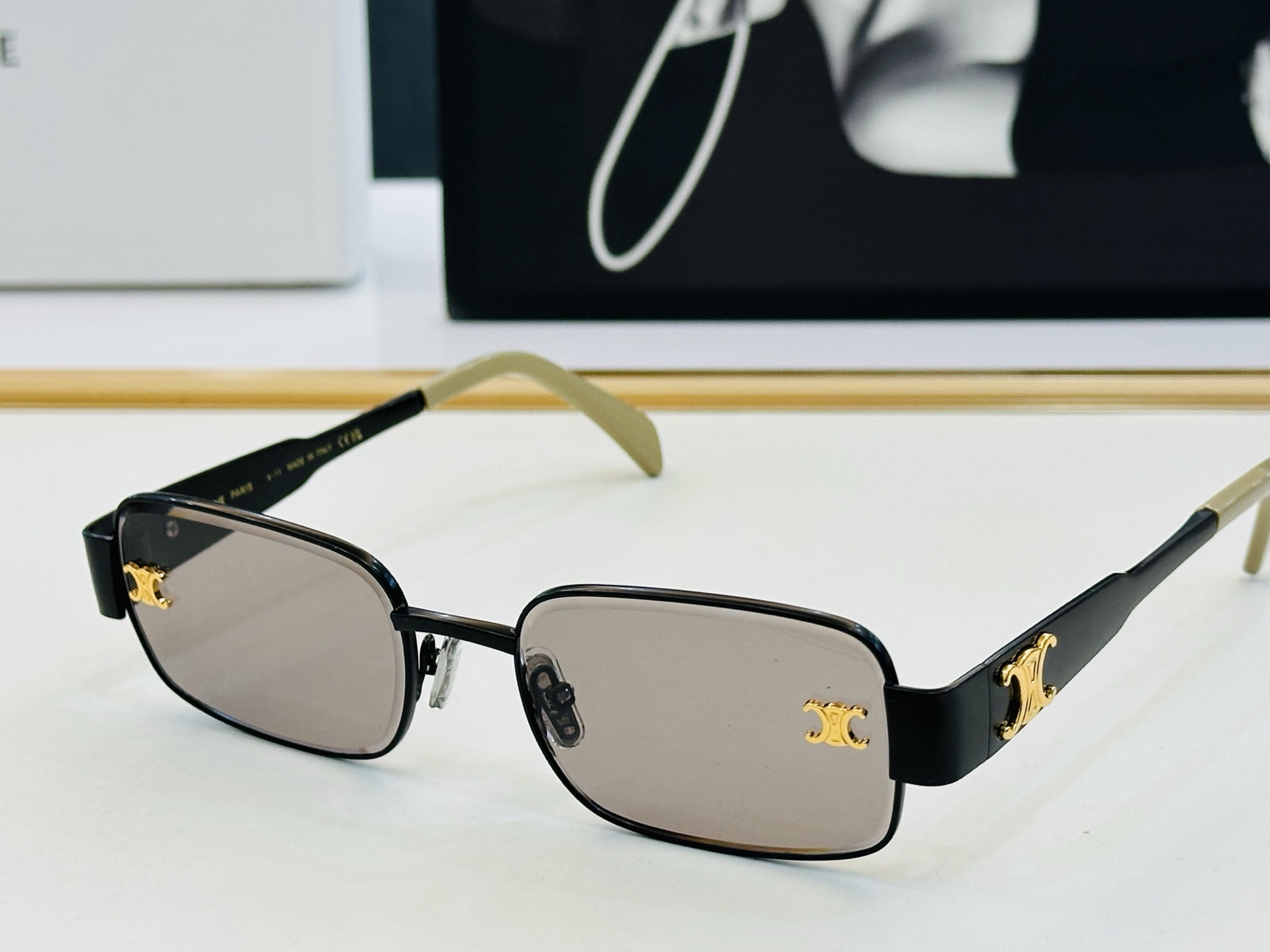 【CELINE】赛琳 CL42132U Size：56口19-145 一直热销的款式 欧美风 光泽度好 