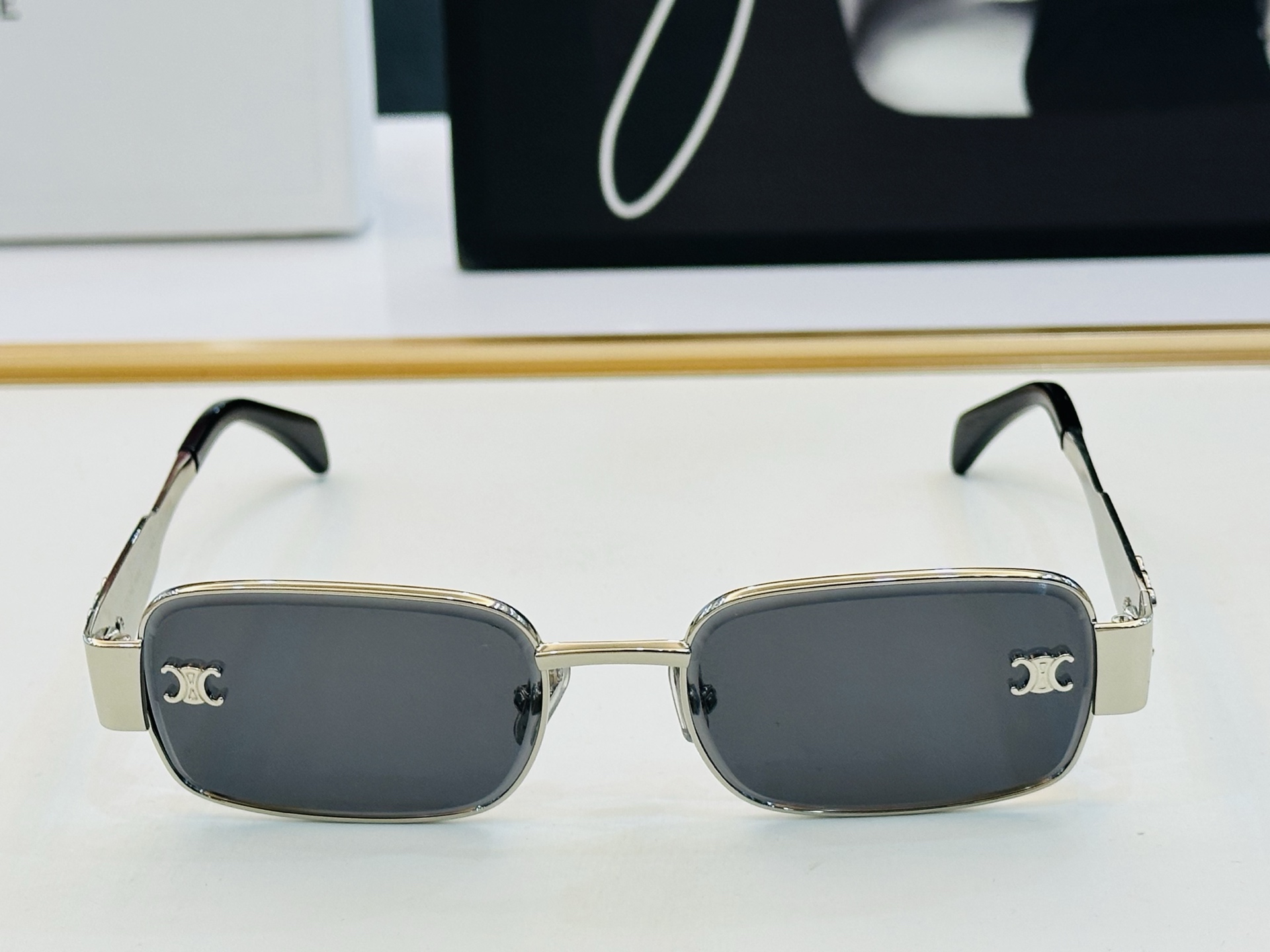 【CELINE】赛琳 CL42132U Size：56口19-145 一直热销的款式 欧美风 光泽度好 