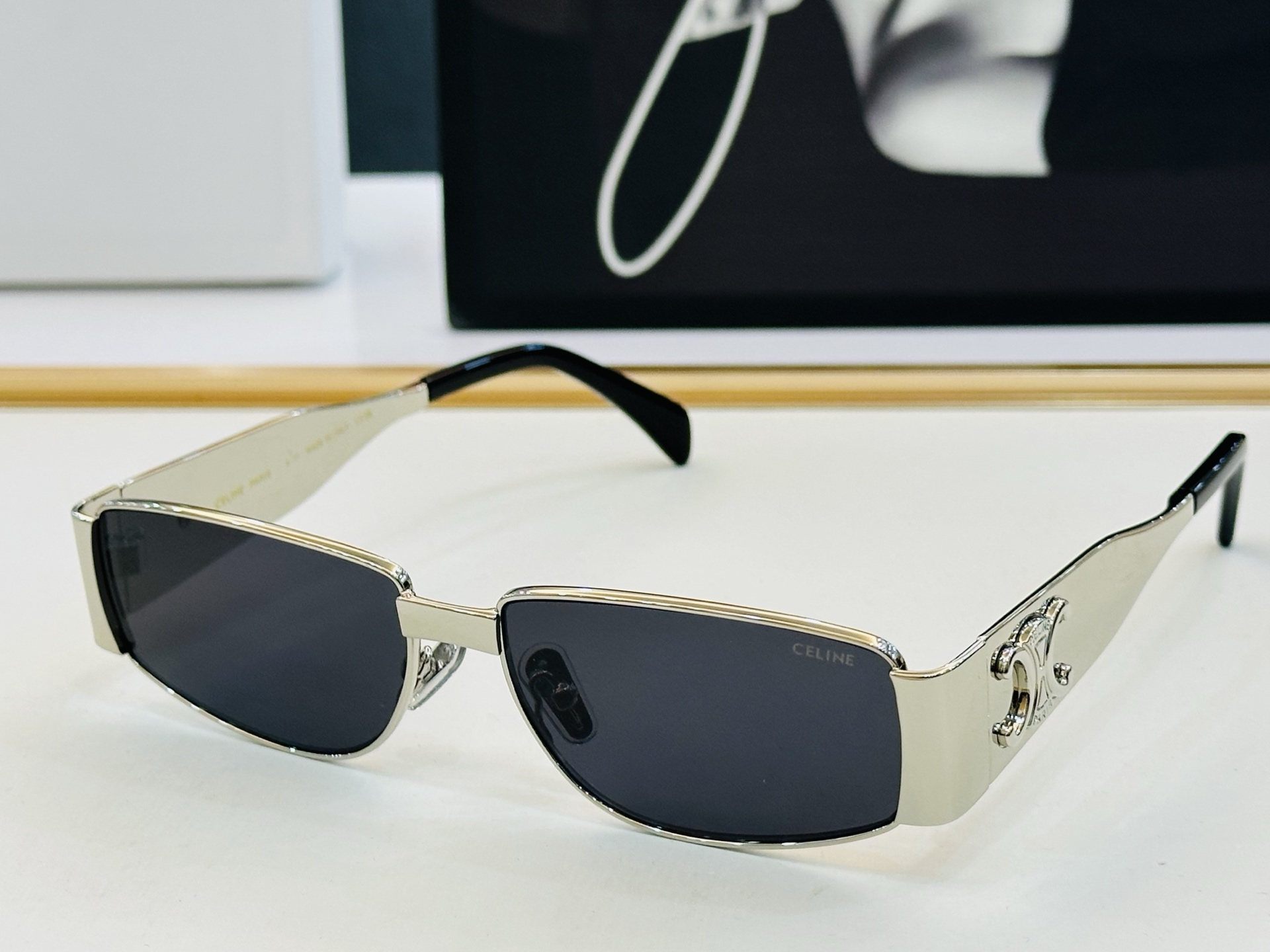 【CELINE】赛琳 CL40325U Size：58口15-145 一直热销的款式 欧美风 光泽度好 