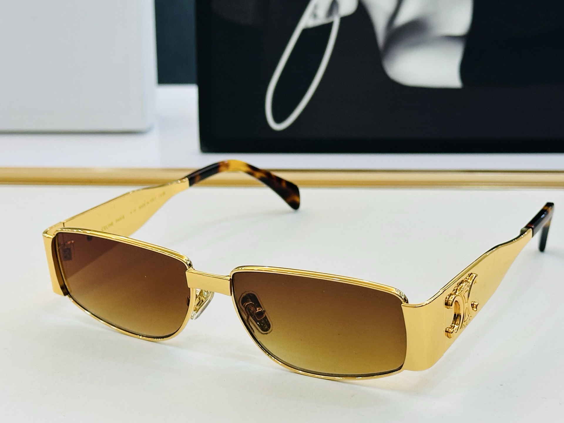 【CELINE】赛琳 CL40325U Size：58口15-145 一直热销的款式 欧美风 光泽度好 