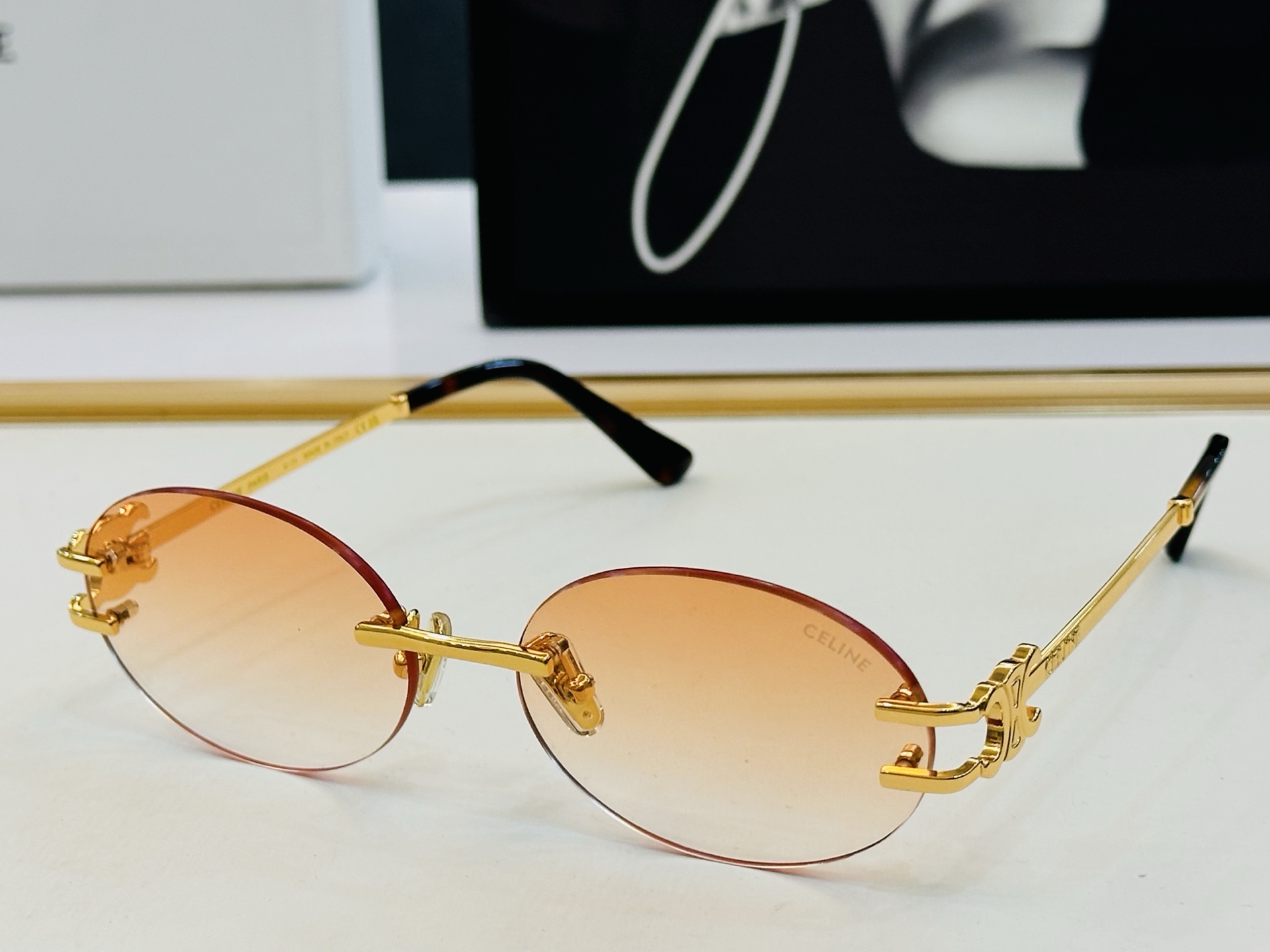 【CELINE】赛琳 CL42147U Size：57口17-140 一直热销的款式 欧美风 光泽度好 