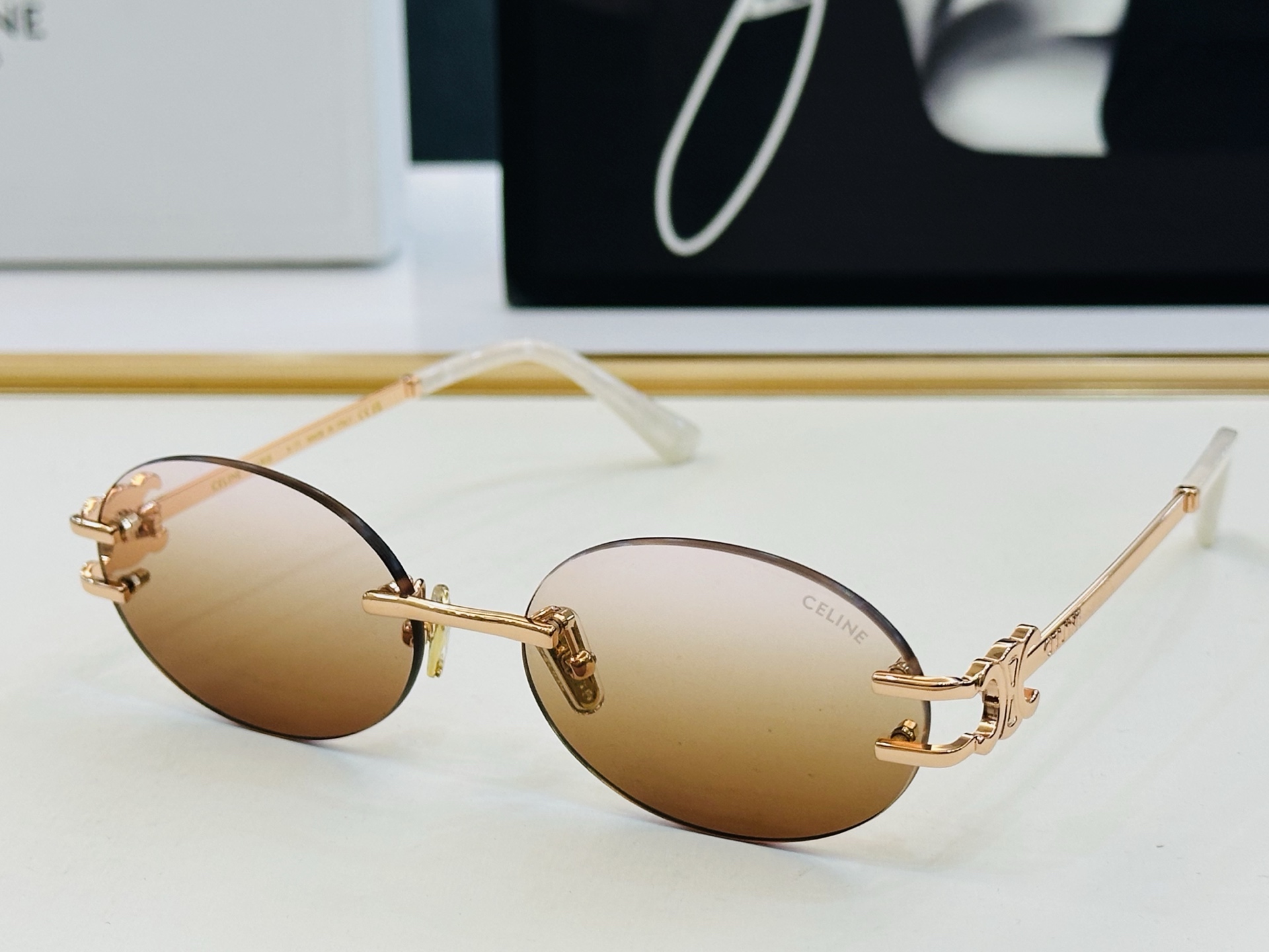 【CELINE】赛琳 CL42147U Size：57口17-140 一直热销的款式 欧美风 光泽度好 