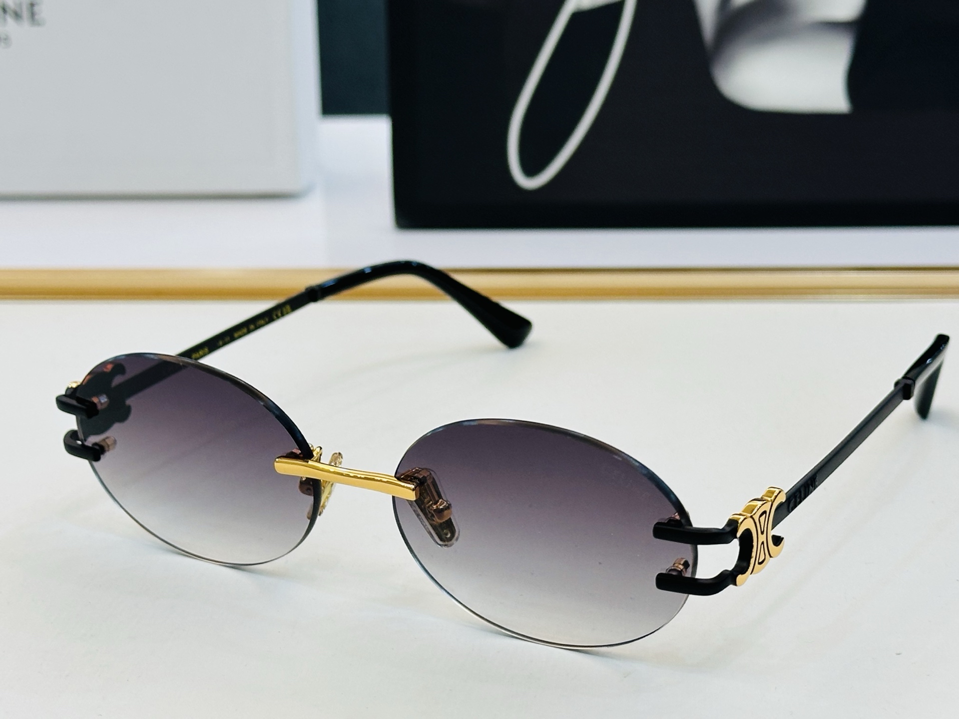 【CELINE】赛琳 CL42147U Size：57口17-140 一直热销的款式 欧美风 光泽度好 