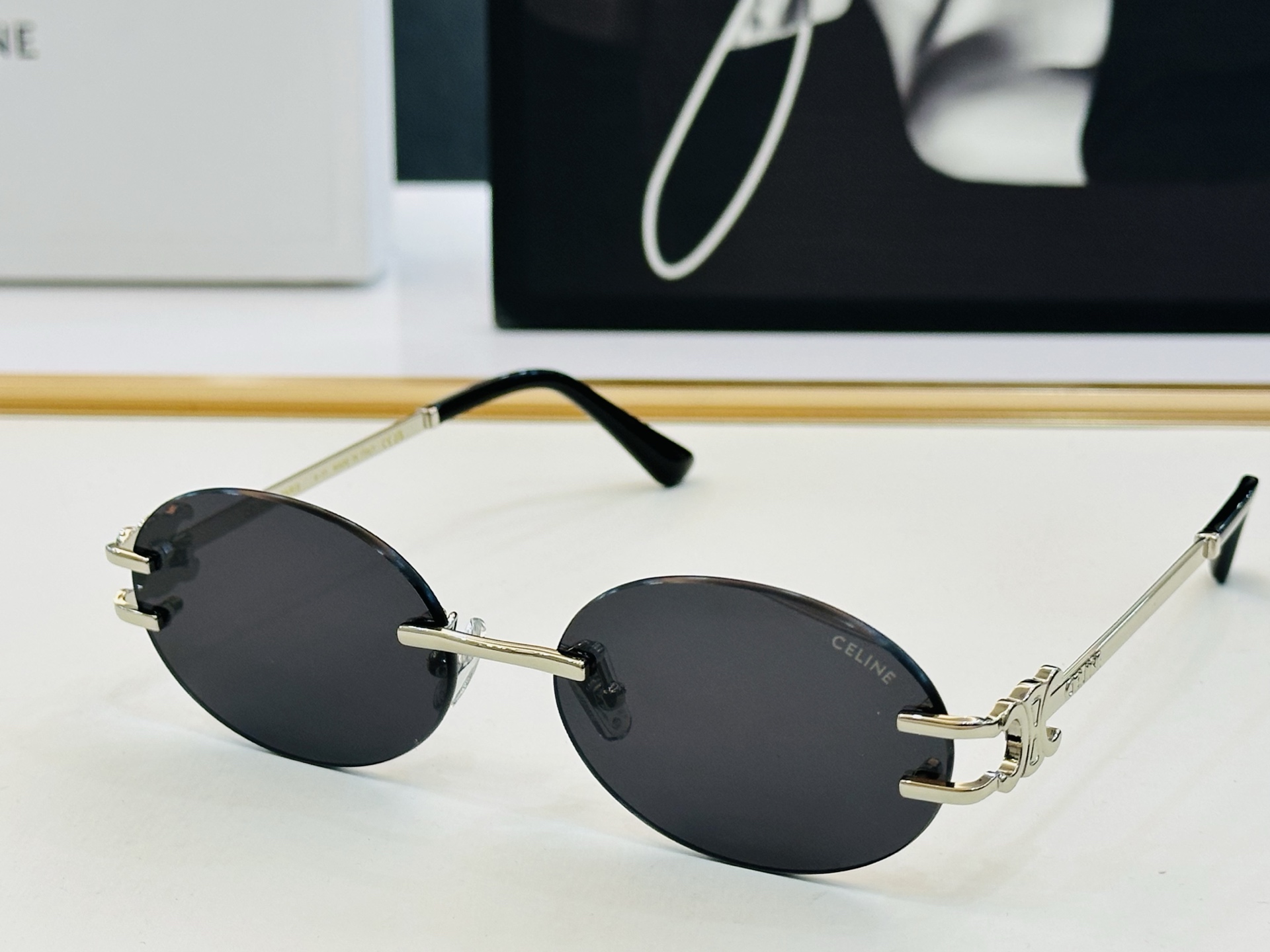 【CELINE】赛琳 CL42147U Size：57口17-140 一直热销的款式 欧美风 光泽度好 