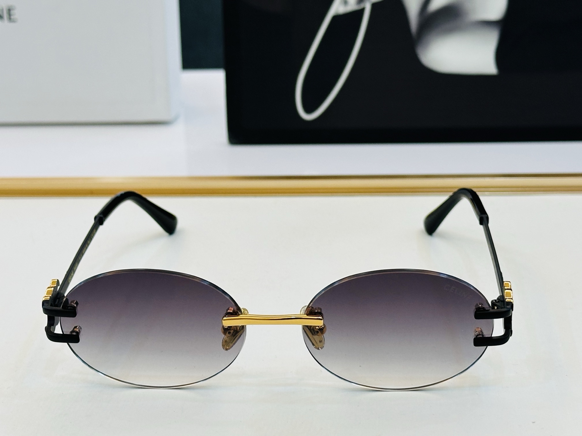 【CELINE】赛琳 CL42147U Size：57口17-140 一直热销的款式 欧美风 光泽度好 