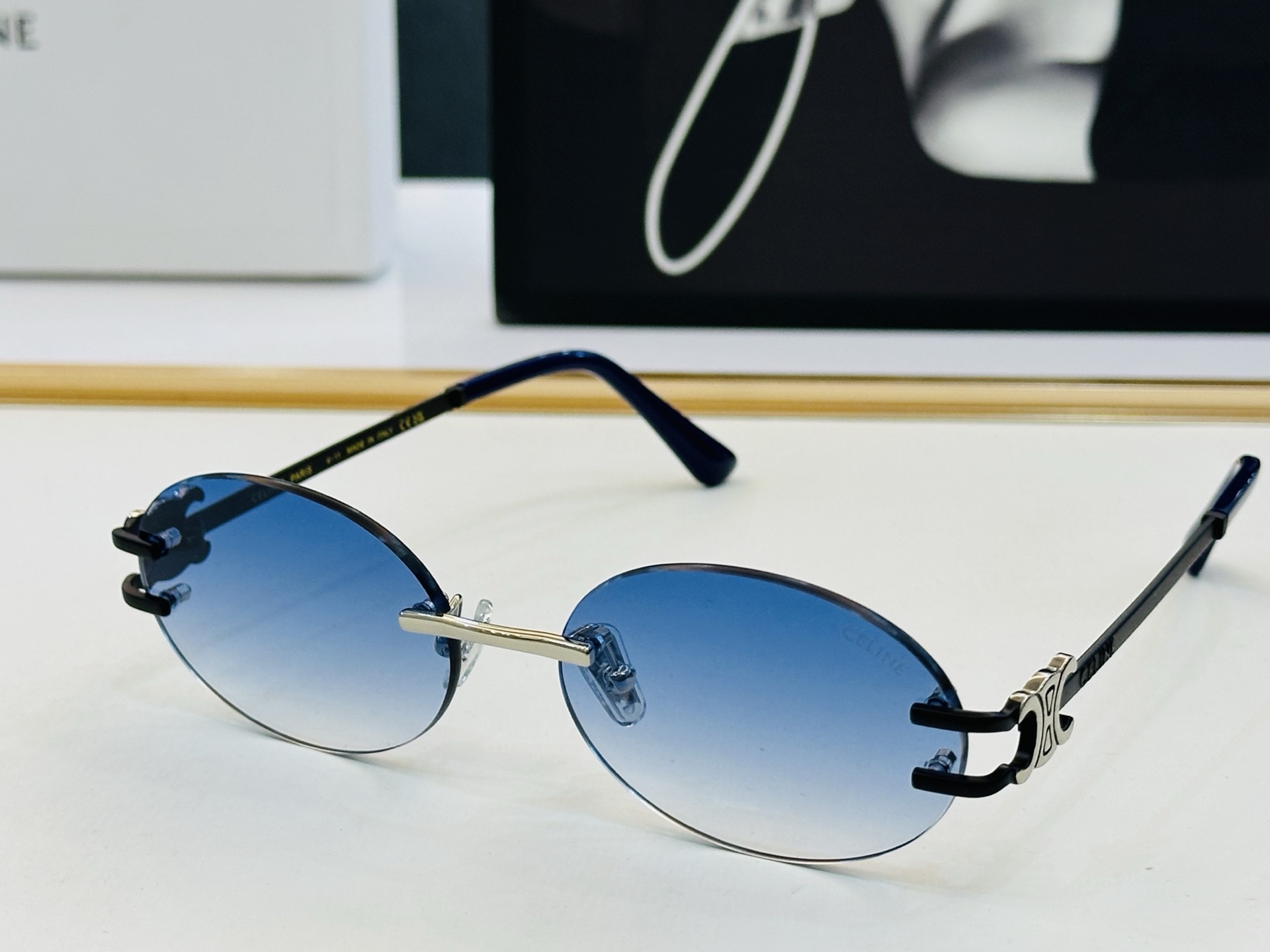 【CELINE】赛琳 CL42147U Size：57口17-140 一直热销的款式 欧美风 光泽度好 