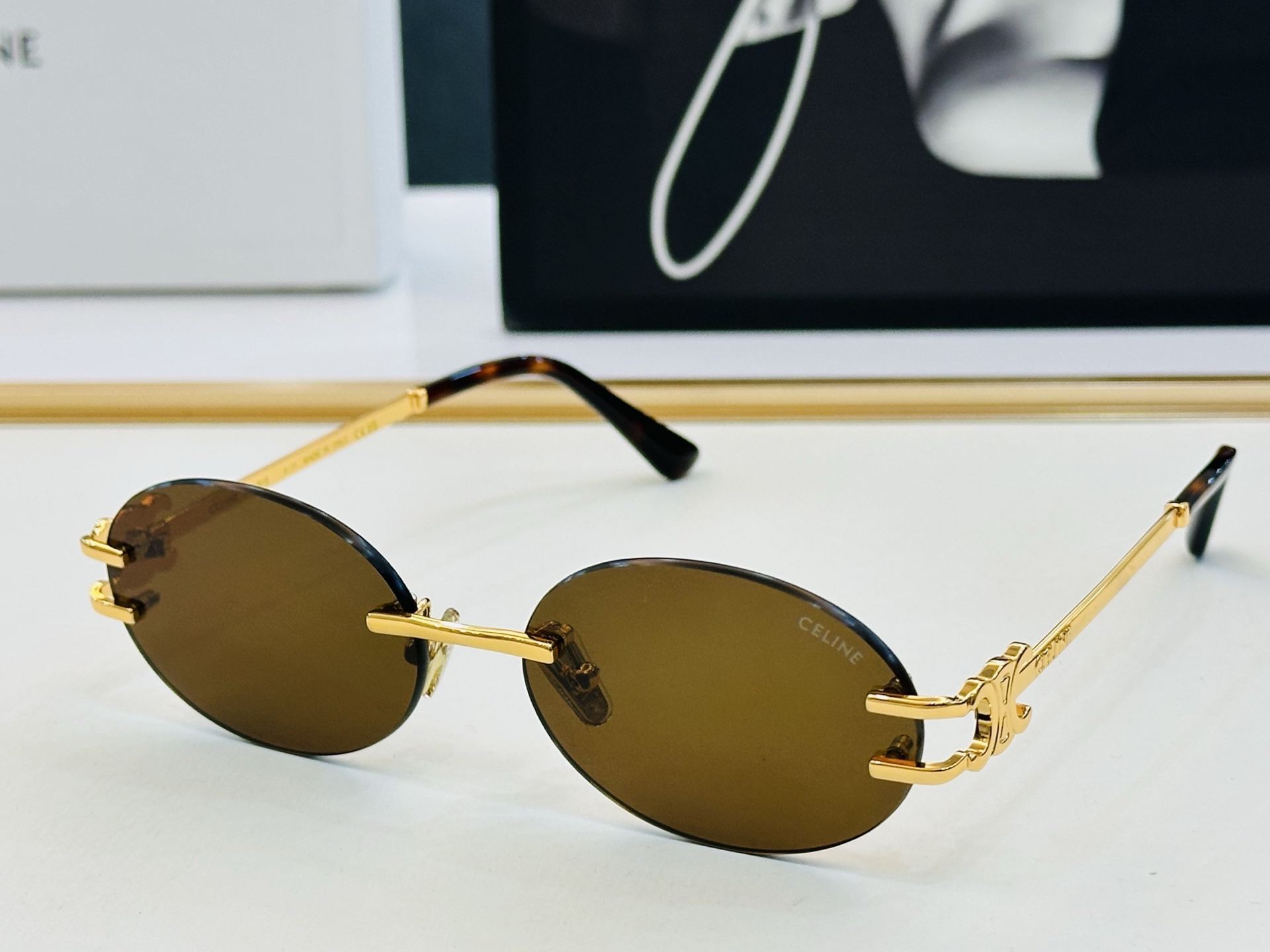 【CELINE】赛琳 CL42147U Size：57口17-140 一直热销的款式 欧美风 光泽度好 