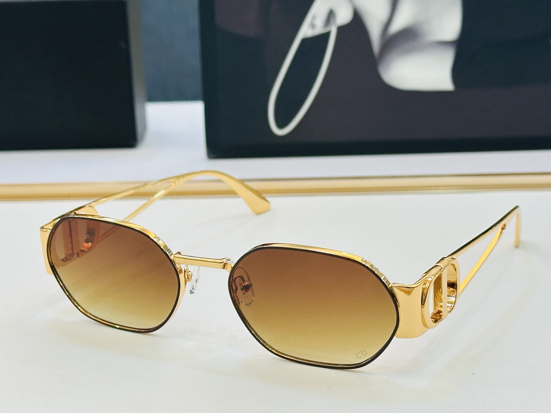 🔻🔻🔻DIO* 迪家 62UCR Size：58口20-138 春夏款墨镜 😎🔆🔥🔥搭配镜腿精致 bm官