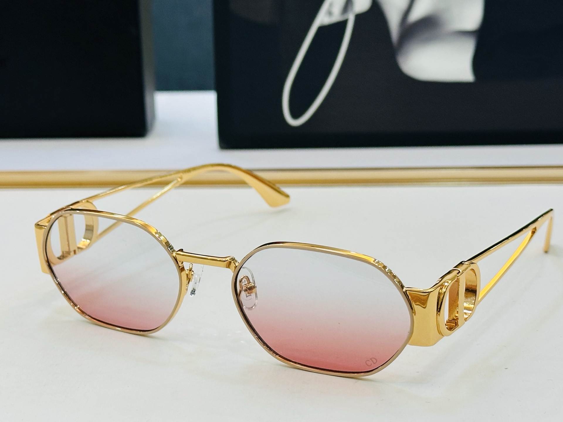 🔻🔻🔻DIO* 迪家 62UCR Size：58口20-138 春夏款墨镜 😎🔆🔥🔥搭配镜腿精致 bm官