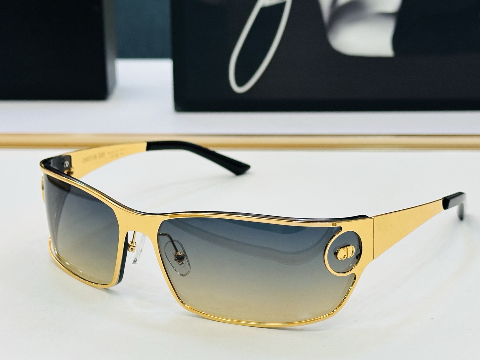 🔻🔻🔻DIO* 迪家 20BO Size：56口17-125 春夏款墨镜 😎🔆 K搭配镜腿精致 质量上佳