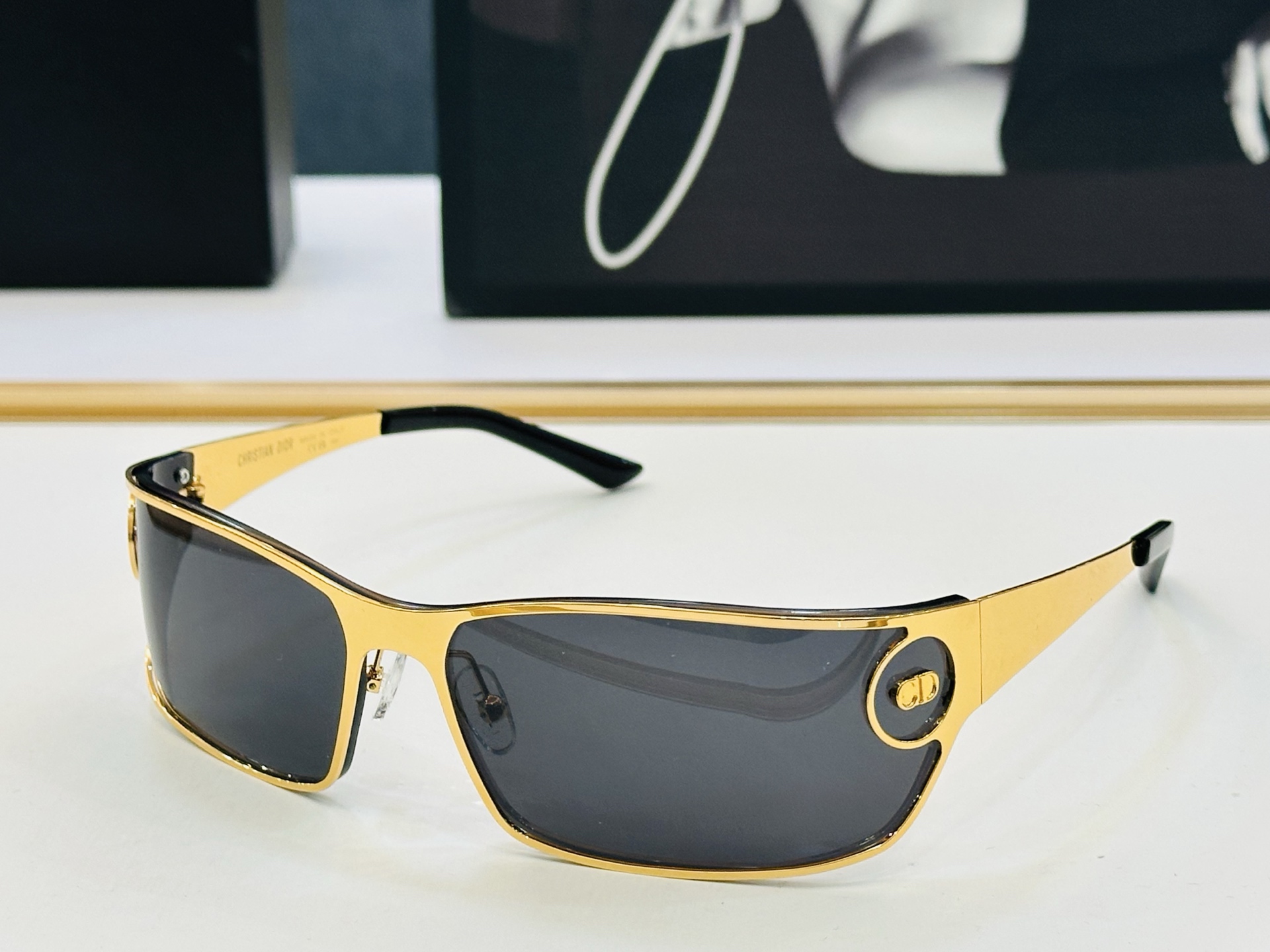 🔻🔻🔻DIO* 迪家 20BO Size：56口17-125 春夏款墨镜 😎🔆 K搭配镜腿精致 质量上佳