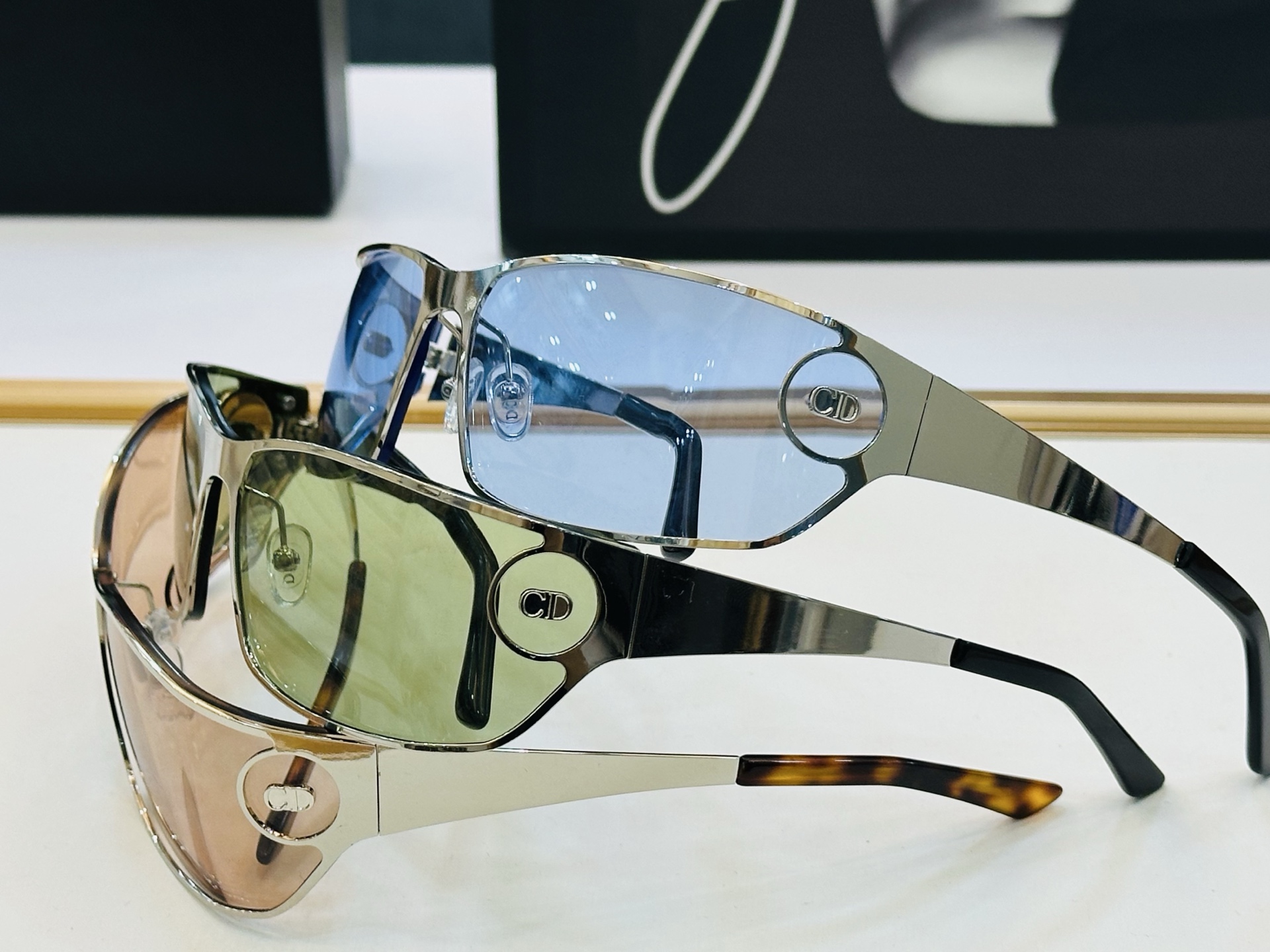 🔻🔻🔻DIO* 迪家 20BO Size：56口17-125 春夏款墨镜 😎🔆 K搭配镜腿精致 质量上佳