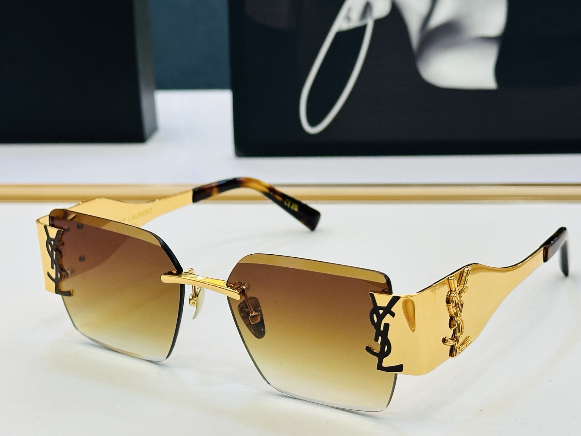 网红爆款 圣罗兰💫SL M1729 💫Size：57口17-145 板材框设计 K俏皮甜美质感超好