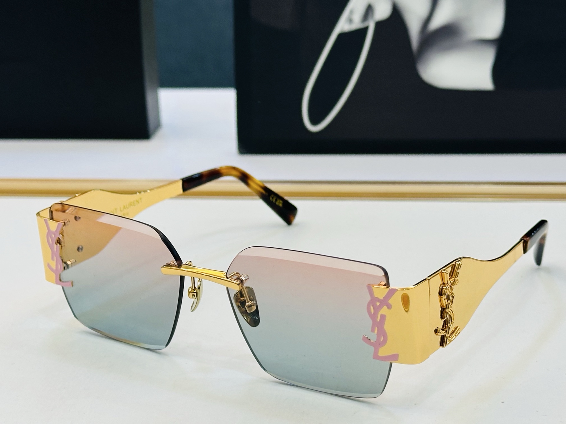 网红爆款 圣罗兰💫SL M1729 💫Size：57口17-145 板材框设计 K俏皮甜美质感超好