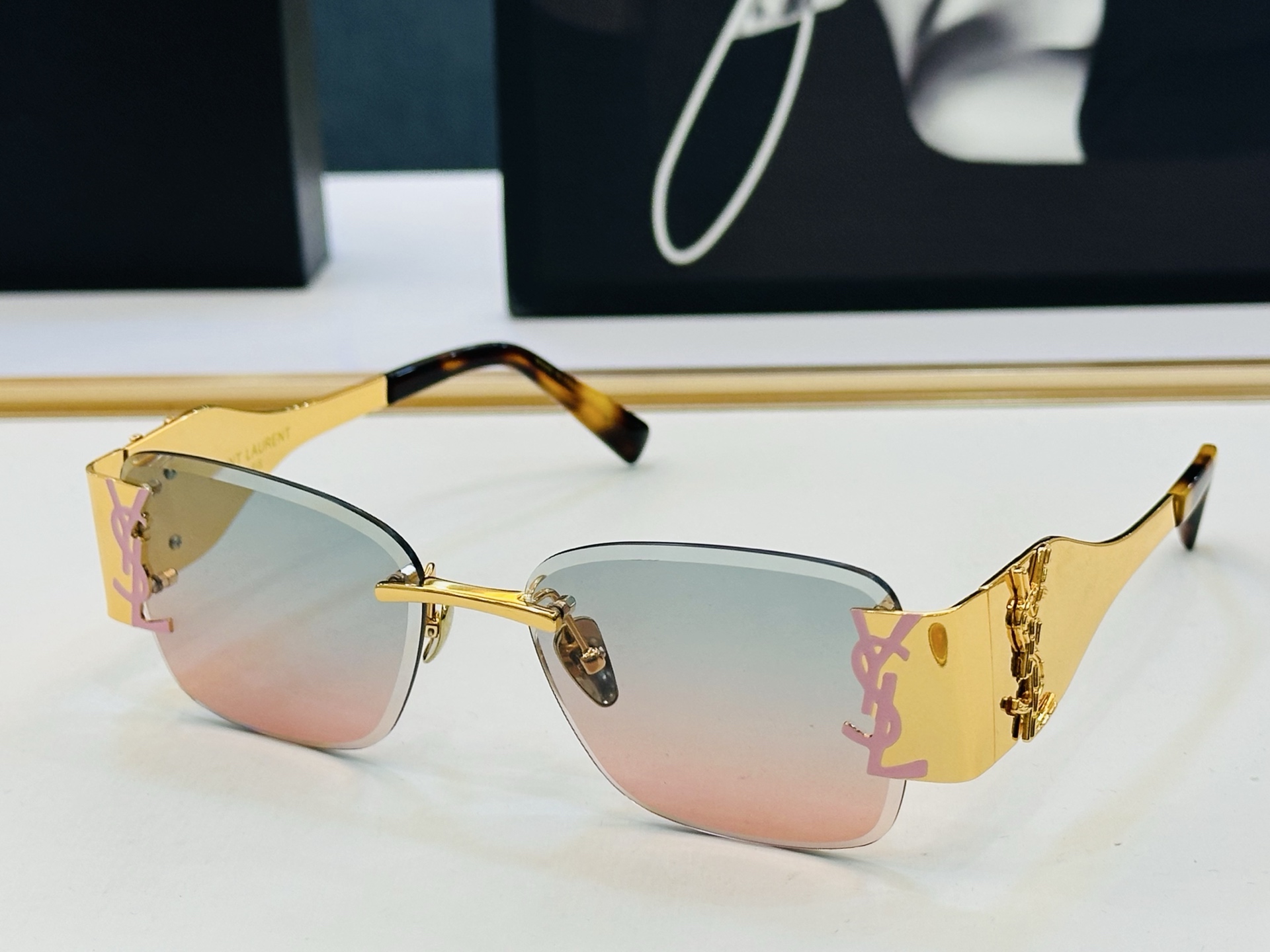 网红爆款 圣罗兰💫SL M1730L 💫Size：57口17-145 板材框设计 K俏皮甜美质感超好