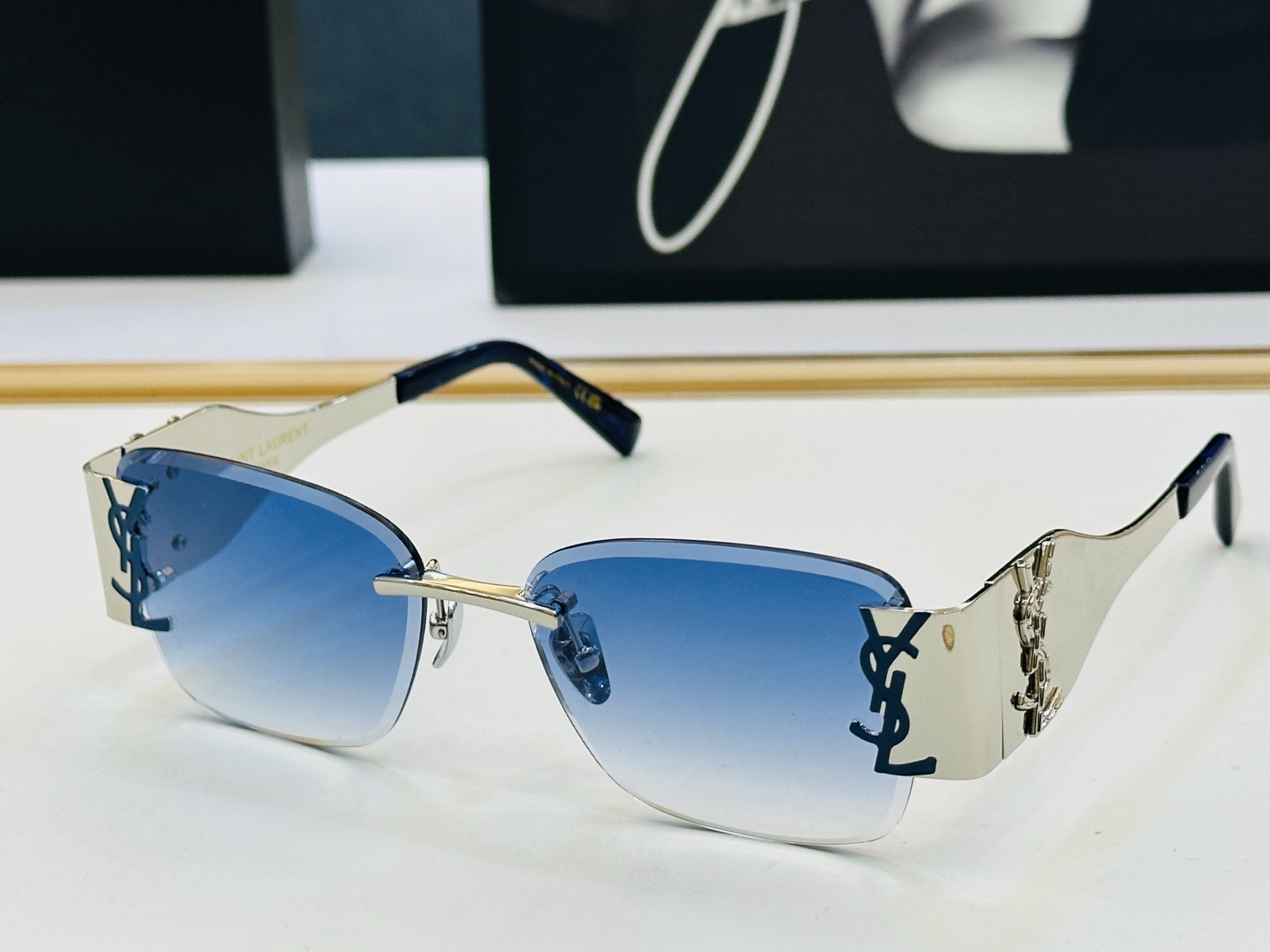 网红爆款 圣罗兰💫SL M1730L 💫Size：57口17-145 板材框设计 K俏皮甜美质感超好