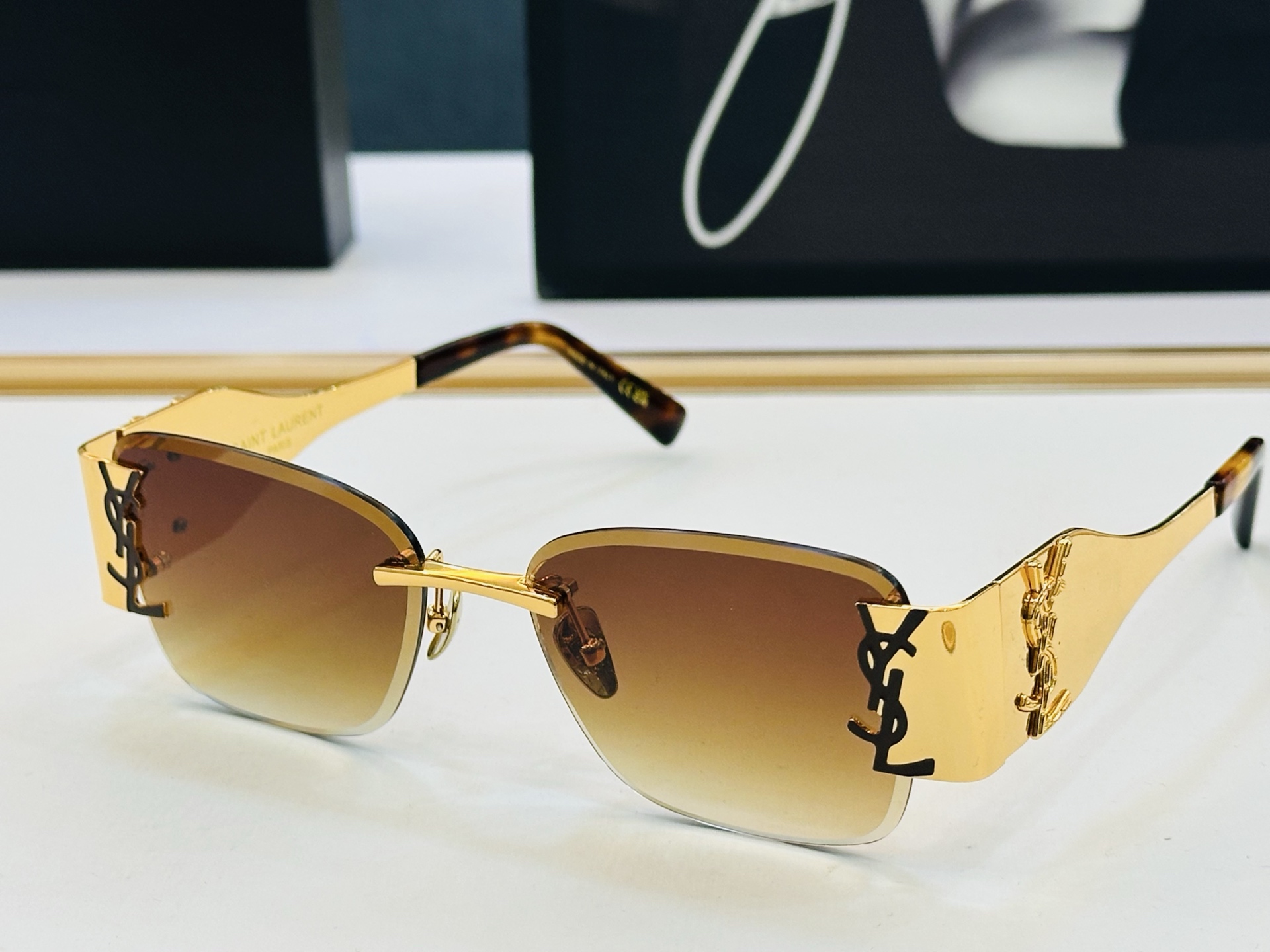 网红爆款 圣罗兰💫SL M1730L 💫Size：57口17-145 板材框设计 K俏皮甜美质感超好