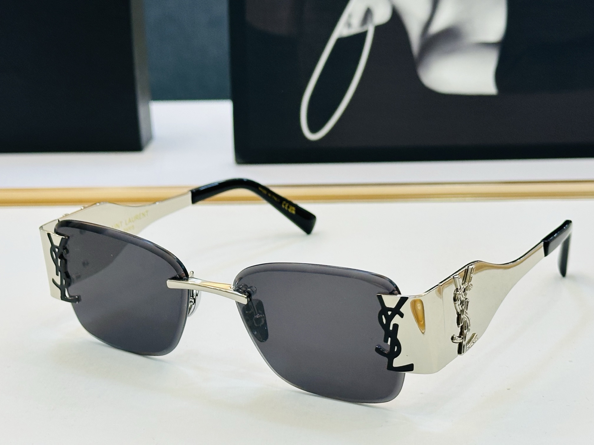 网红爆款 圣罗兰💫SL M1730L 💫Size：57口17-145 板材框设计 K俏皮甜美质感超好