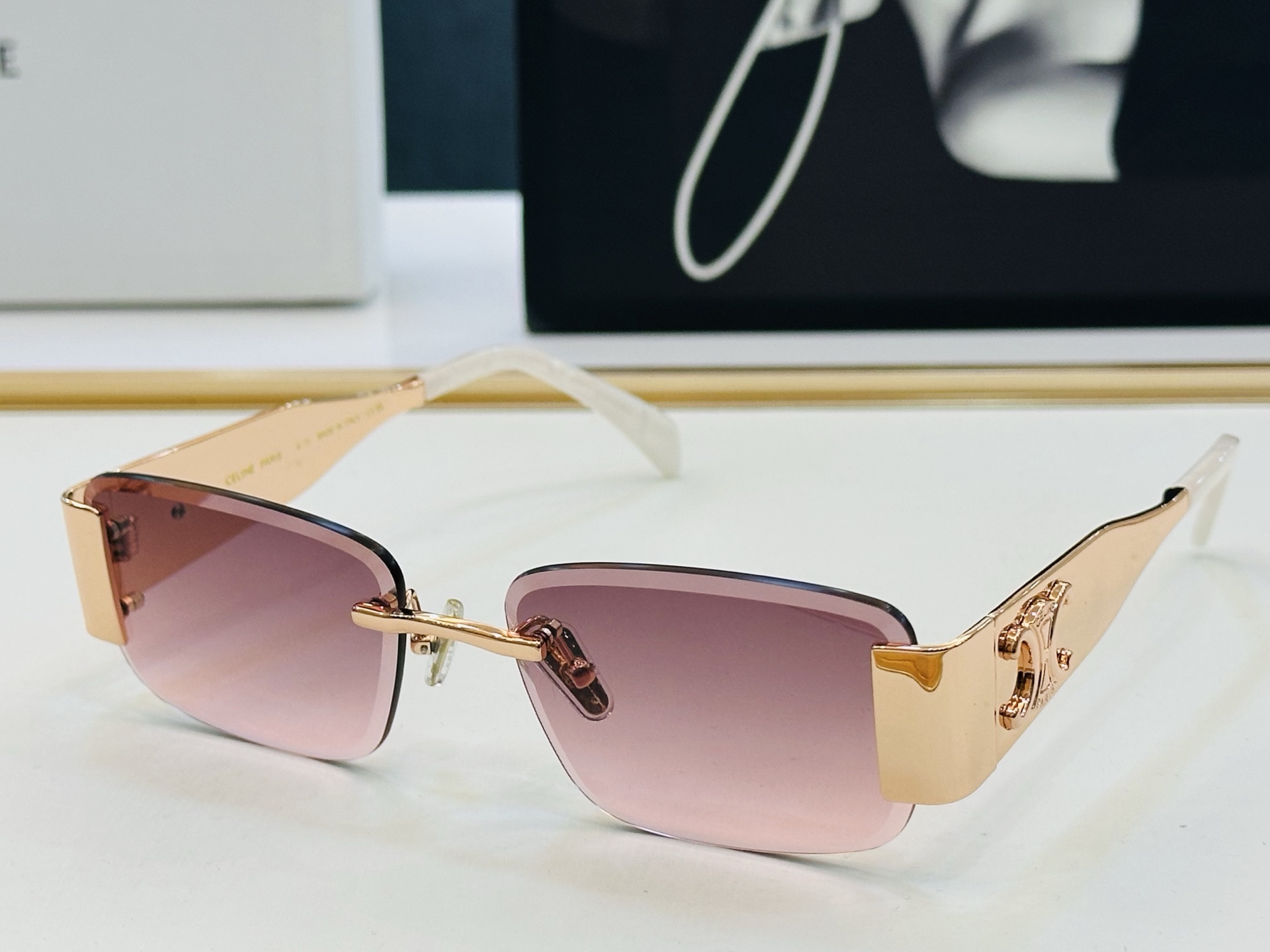 【CELINE】赛琳 CL40235U Size：56口19-145 一直热销的款式 欧美风 光泽度好 