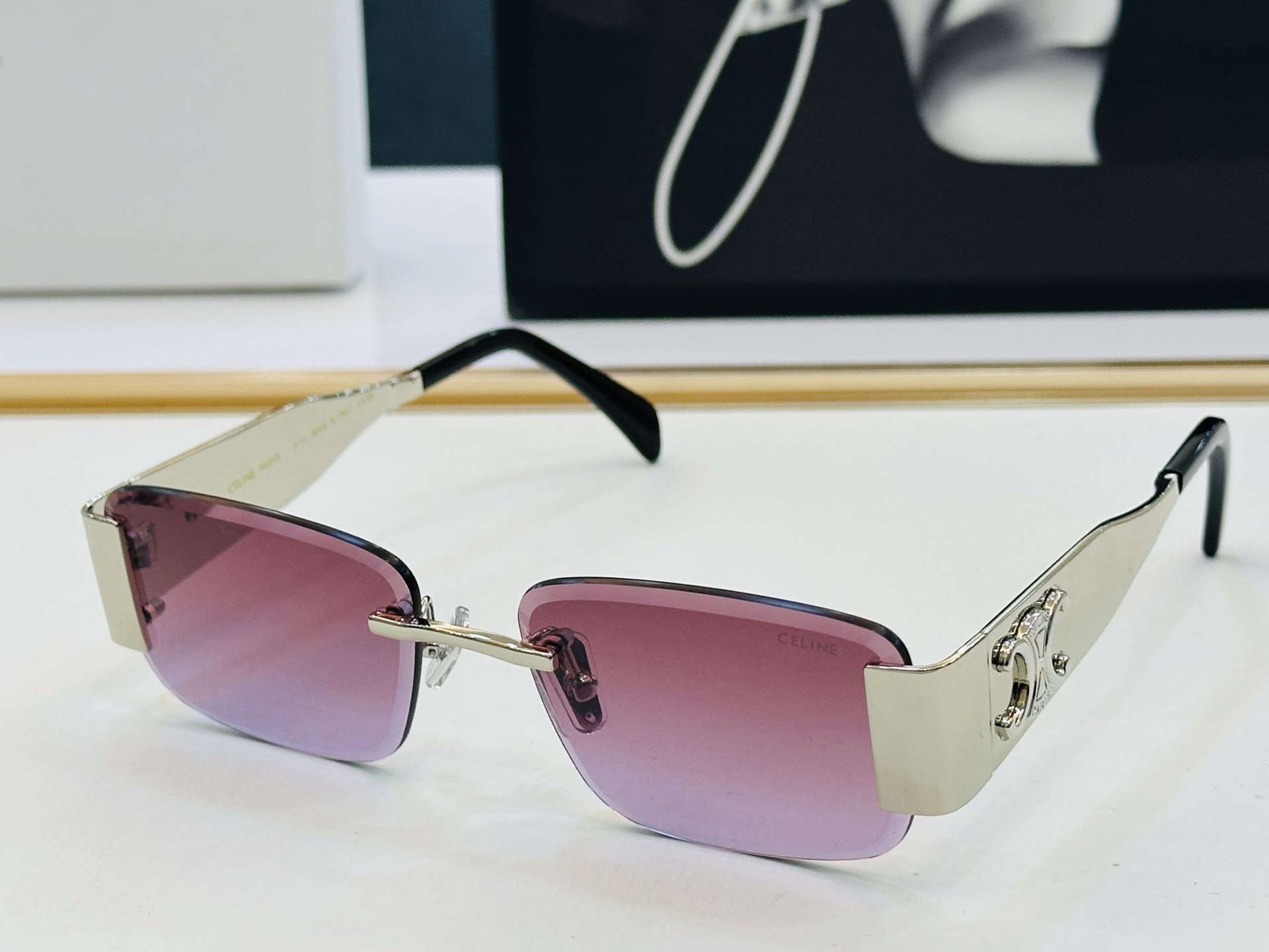 【CELINE】赛琳 CL40235U Size：56口19-145 一直热销的款式 欧美风 光泽度好 