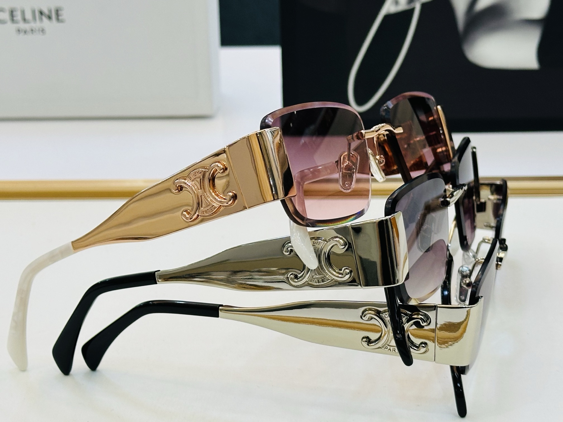 【CELINE】赛琳 CL40235U Size：56口19-145 一直热销的款式 欧美风 光泽度好 