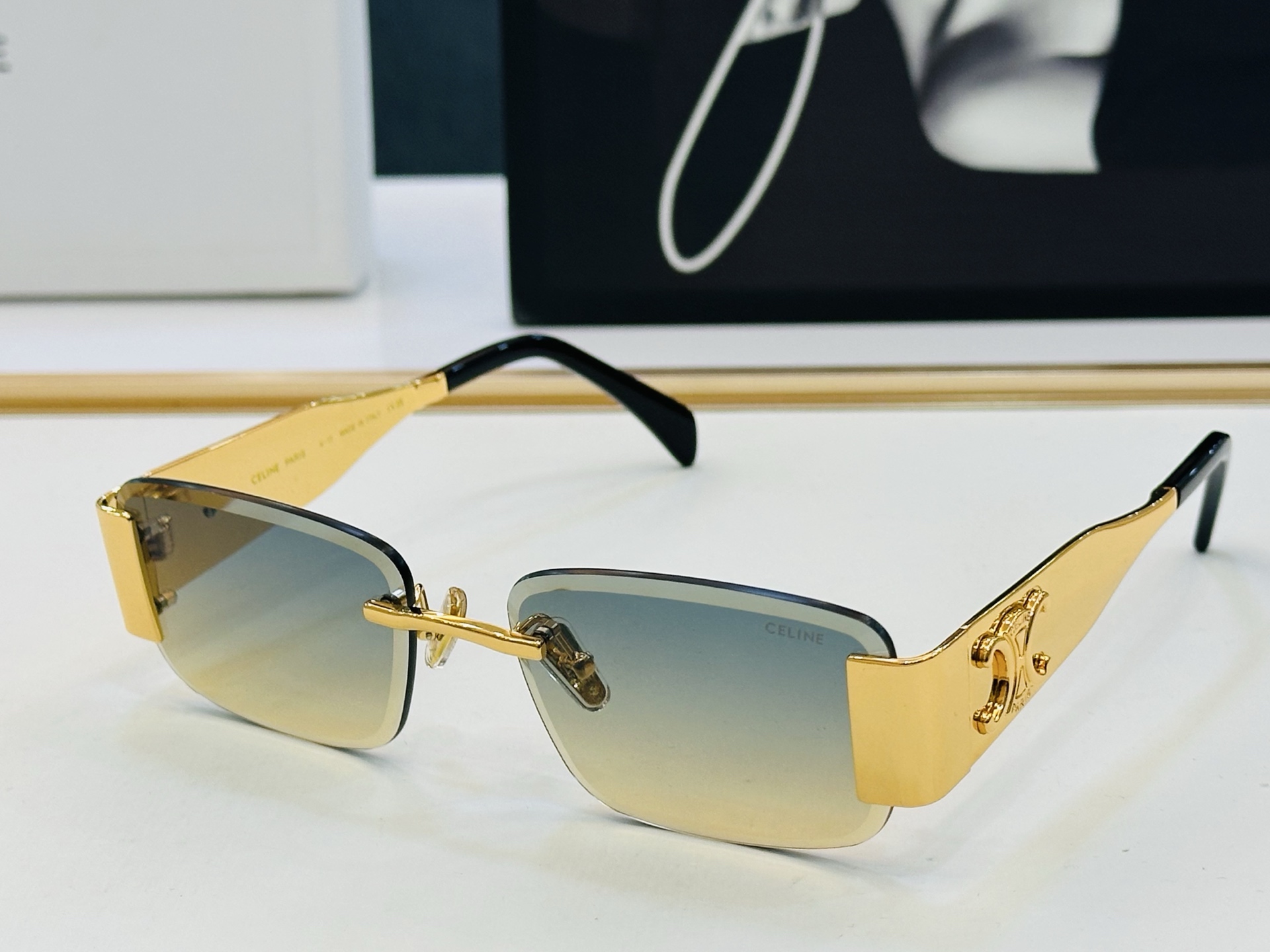 【CELINE】赛琳 CL40235U Size：56口19-145 一直热销的款式 欧美风 光泽度好 