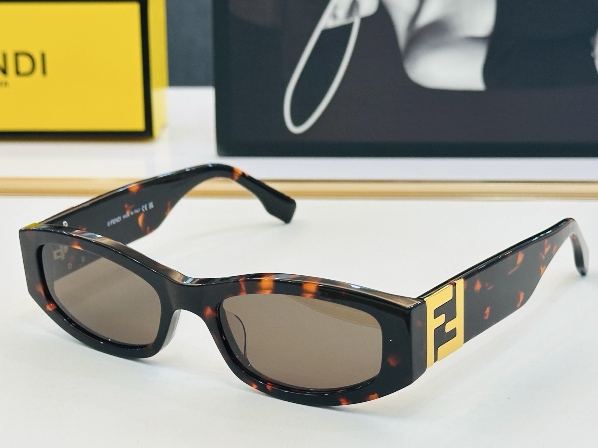 FEND* 芬家 FE40199 Size：54口21-145 👍👍标新立异 👄👄F适合各种脸型