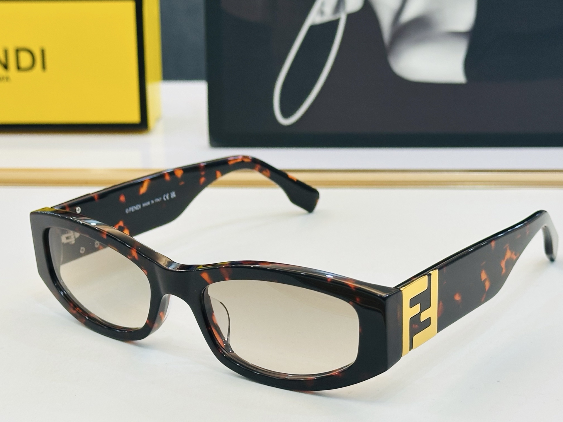 FEND* 芬家 FE40199 Size：54口21-145 👍👍标新立异 👄👄F适合各种脸型