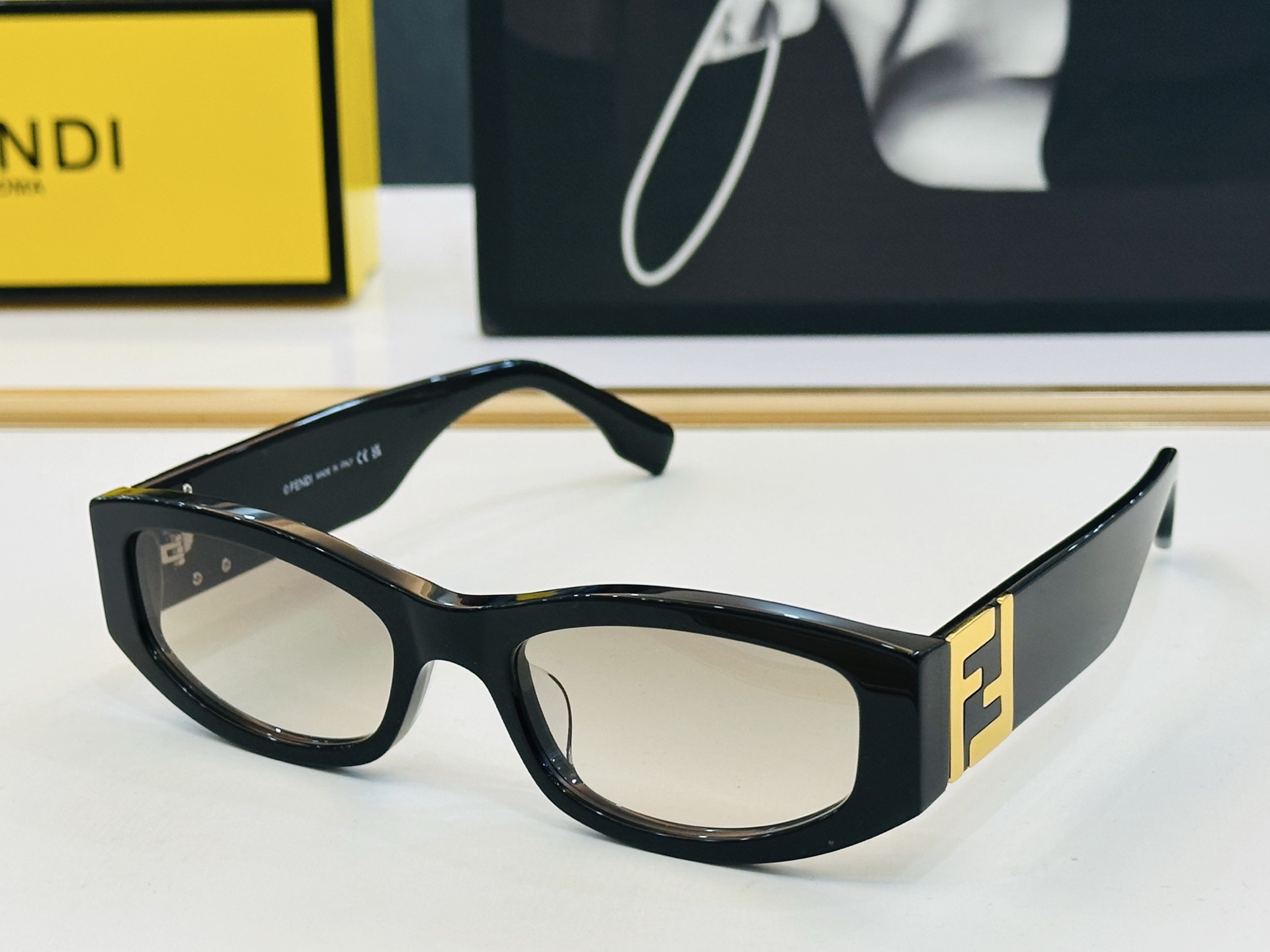 FEND* 芬家 FE40199 Size：54口21-145 👍👍标新立异 👄👄F适合各种脸型