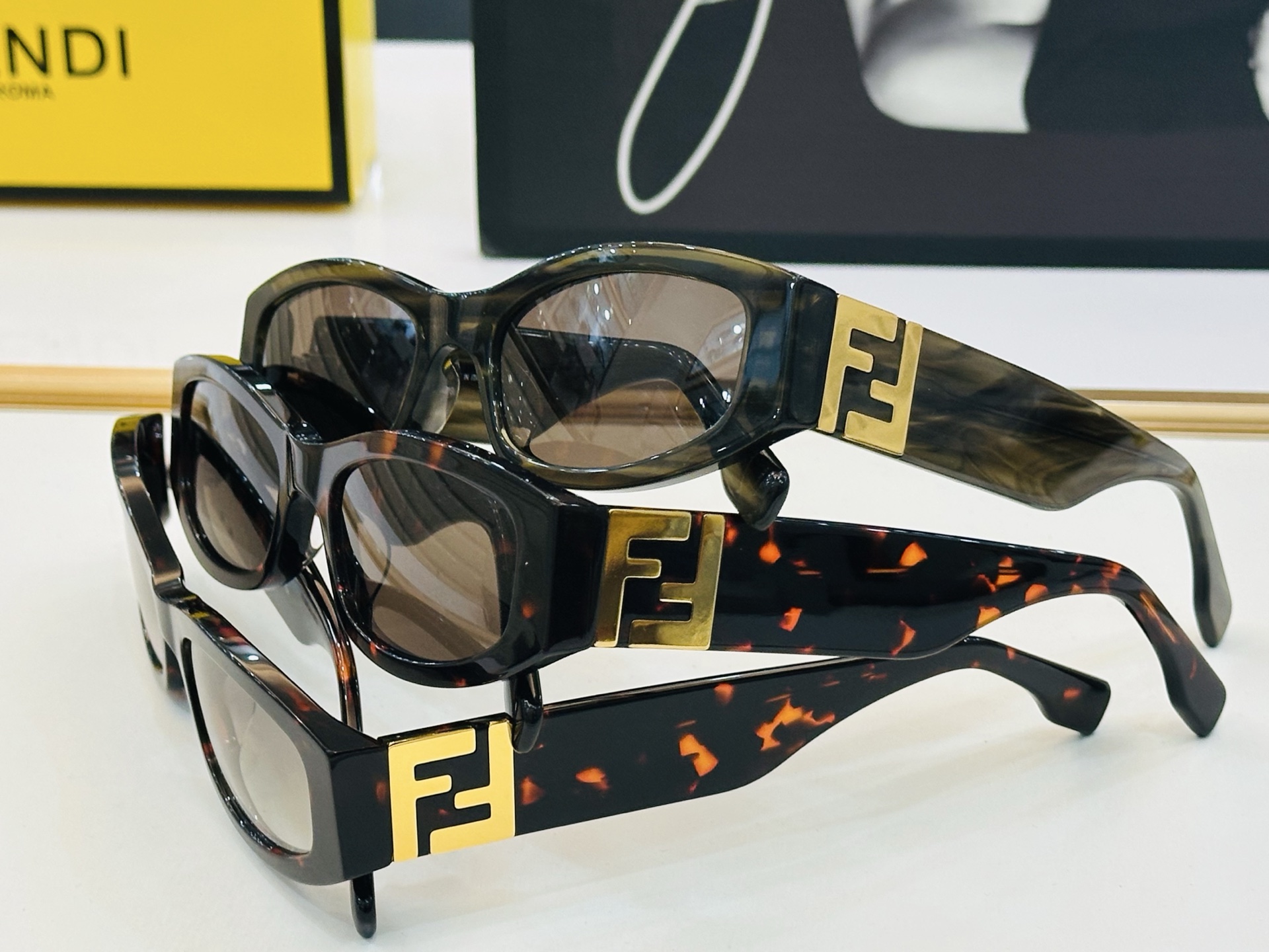 FEND* 芬家 FE40199 Size：54口21-145 👍👍标新立异 👄👄F适合各种脸型