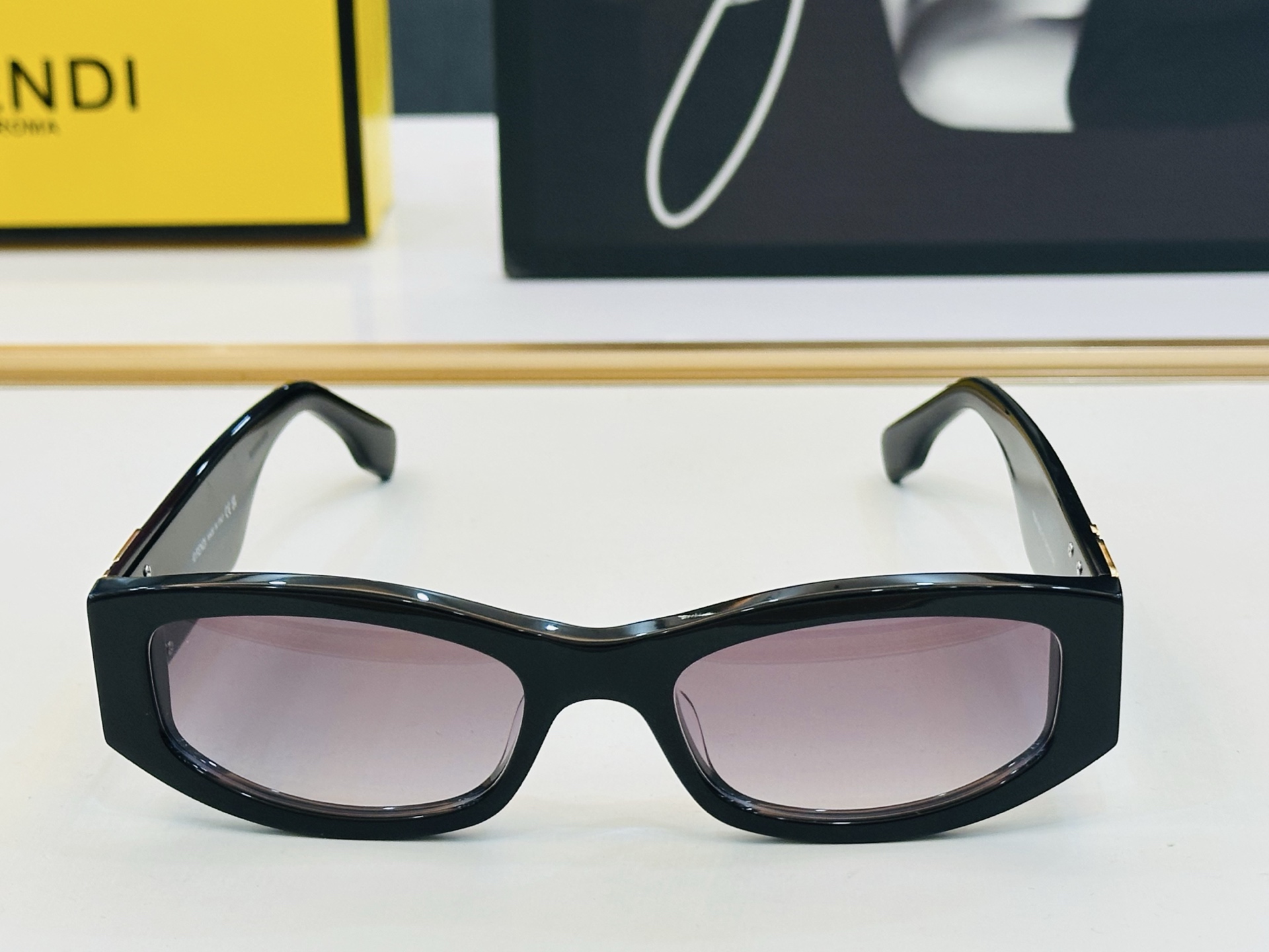 FEND* 芬家 FE40199 Size：54口21-145 👍👍标新立异 👄👄F适合各种脸型