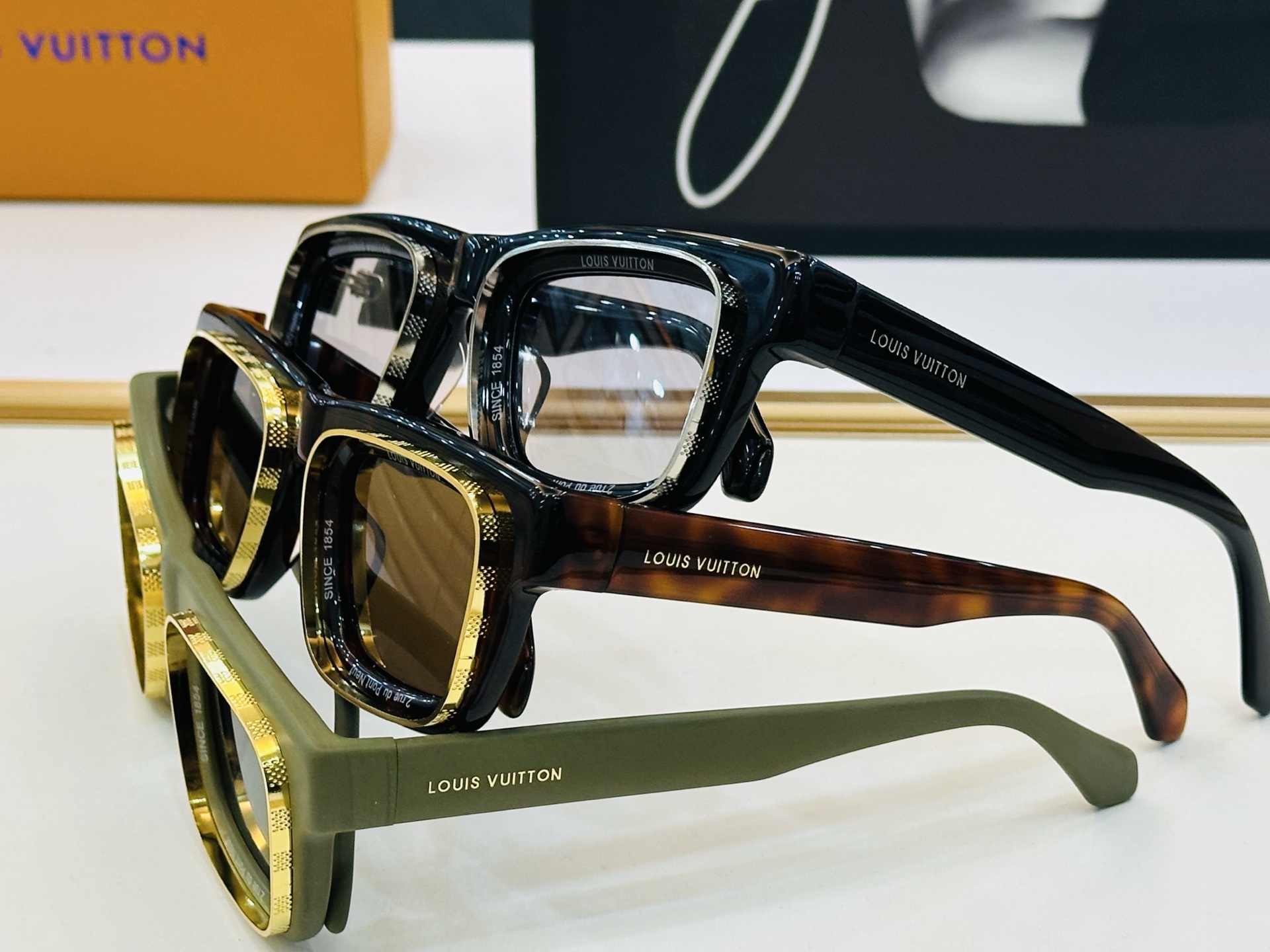 路易家 LOUIS *VUITON 原单高品质 Model: Z2442U 高端货 Size：50口25