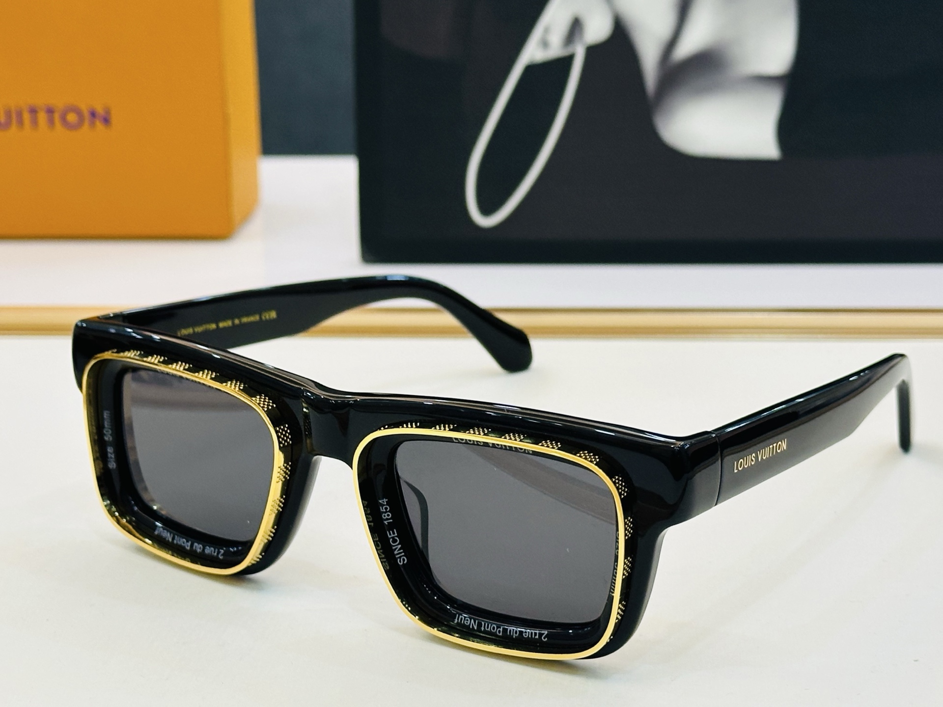 路易家 LOUIS *VUITON 原单高品质 Model: Z2442U 高端货 Size：50口25