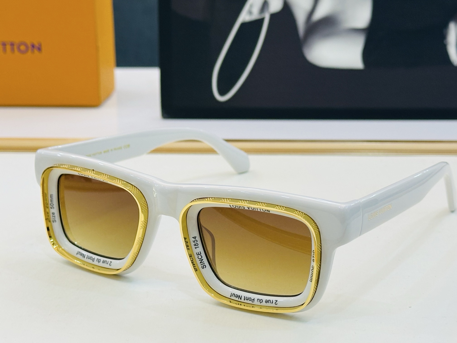 路易家 LOUIS *VUITON 原单高品质 Model: Z2442U 高端货 Size：50口25