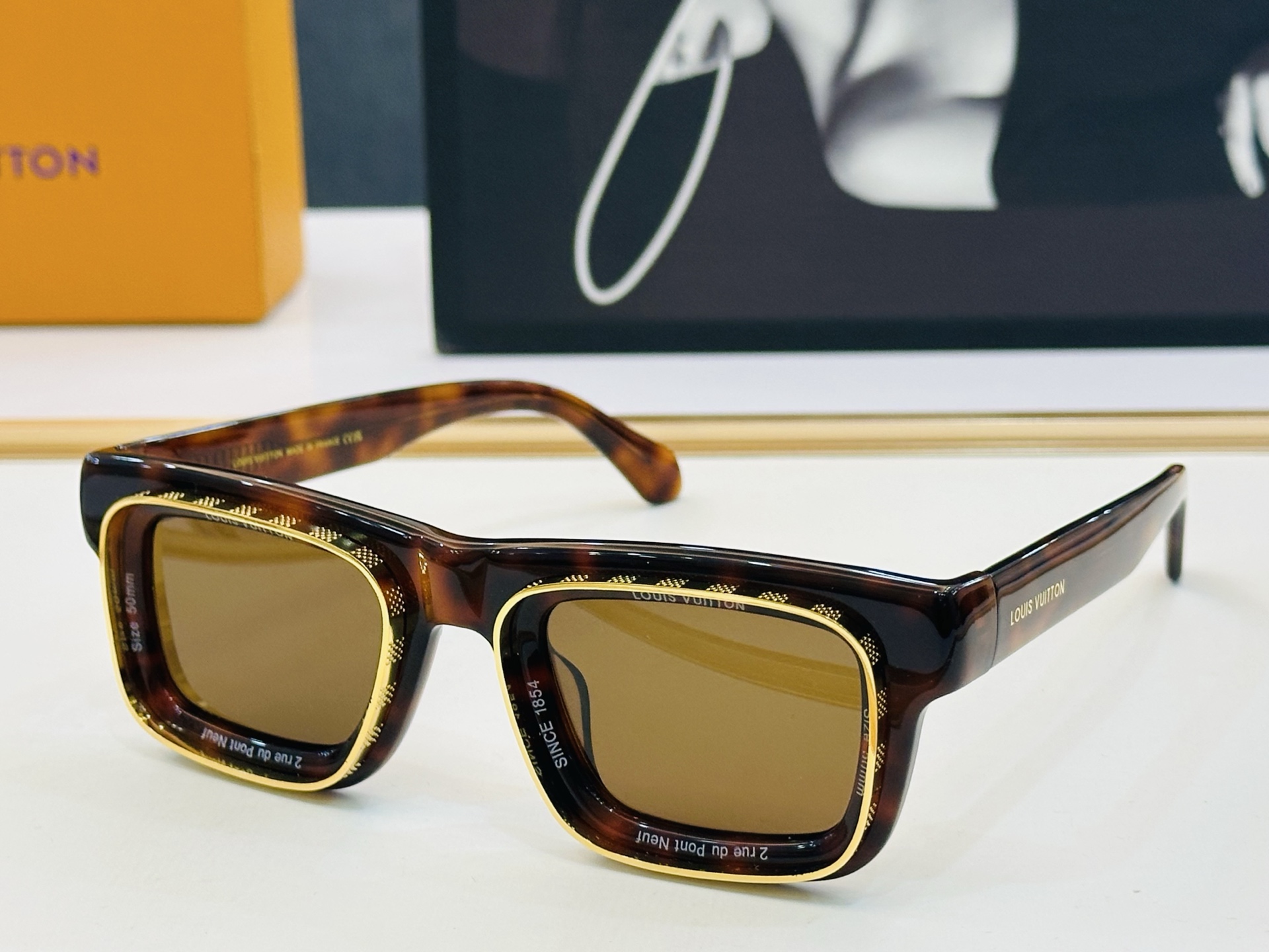 路易家 LOUIS *VUITON 原单高品质 Model: Z2442U 高端货 Size：50口25