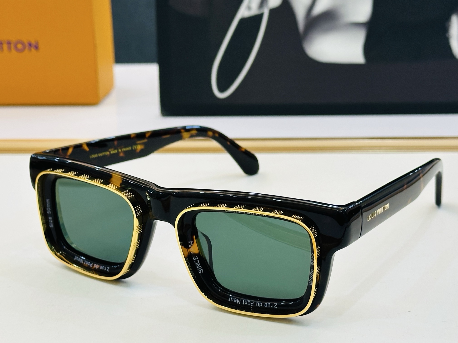 路易家 LOUIS *VUITON 原单高品质 Model: Z2442U 高端货 Size：50口25