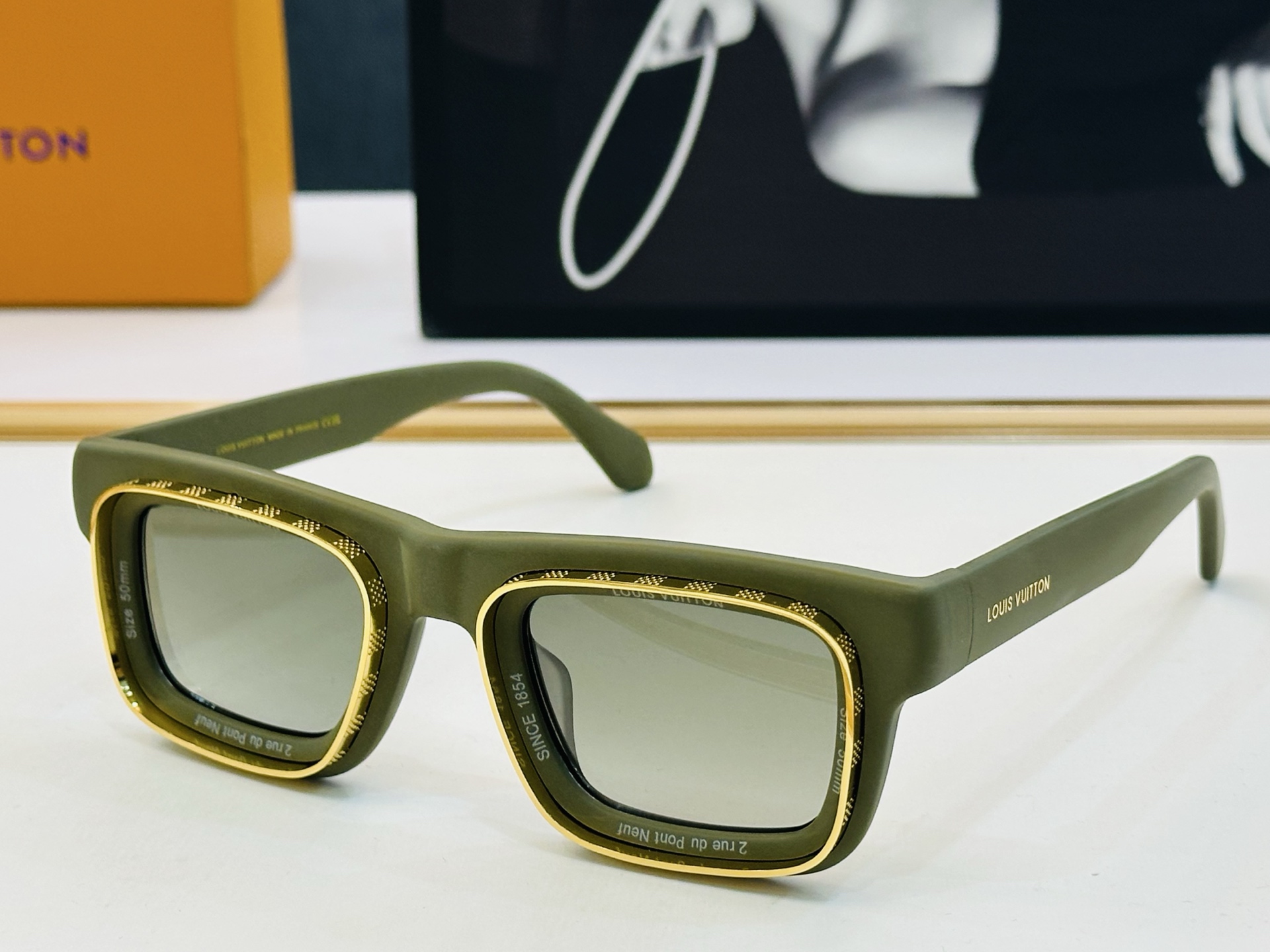 路易家 LOUIS *VUITON 原单高品质 Model: Z2442U 高端货 Size：50口25