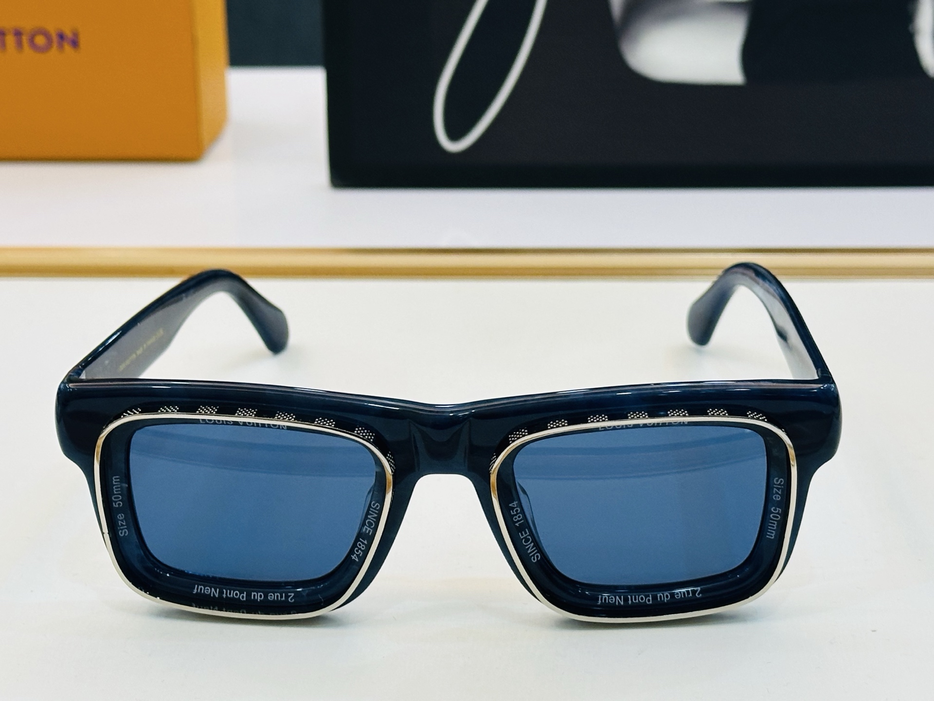 路易家 LOUIS *VUITON 原单高品质 Model: Z2442U 高端货 Size：50口25