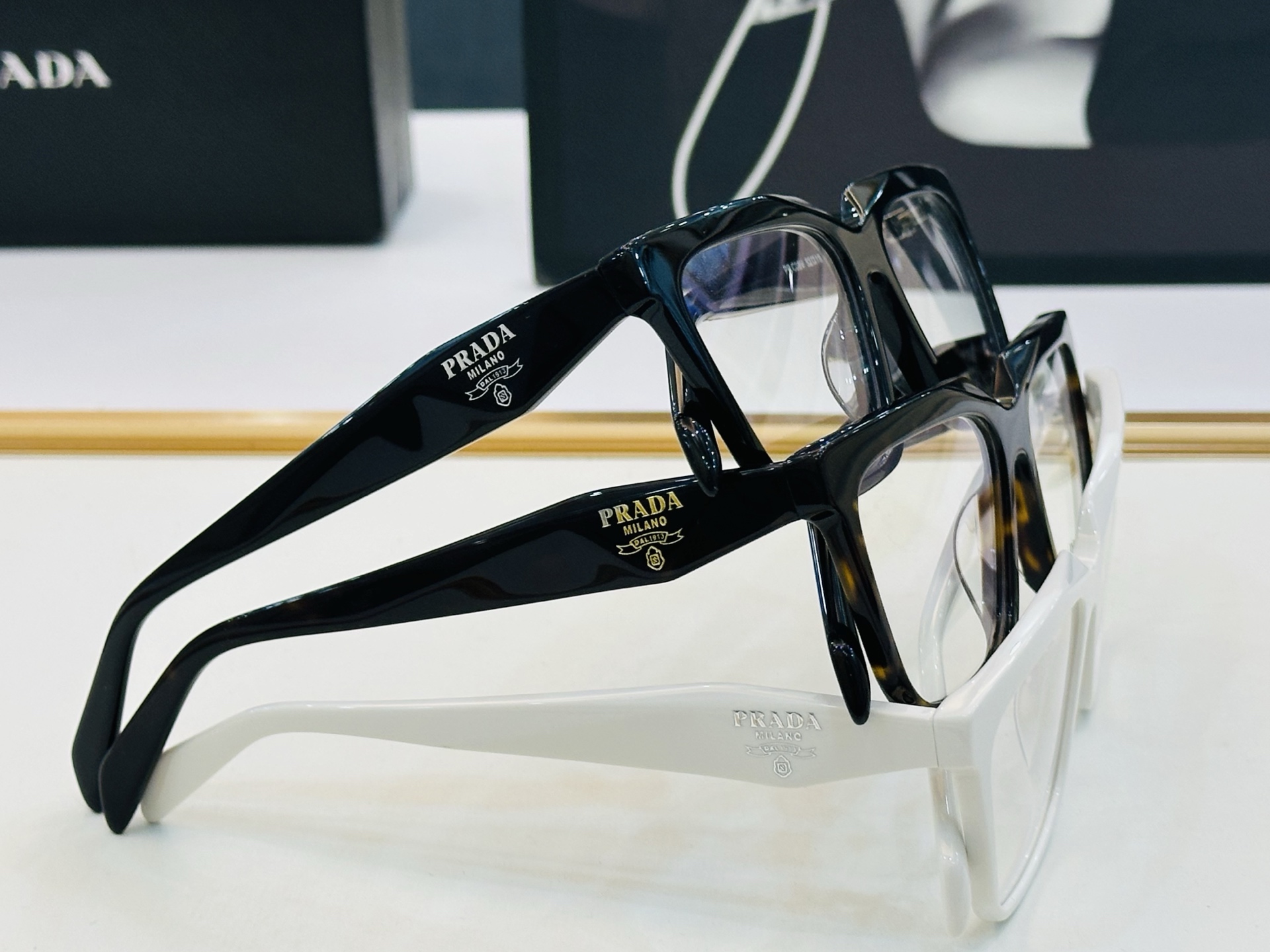 🔺PRAD*🔻普家 PR C08V Size：52口18-145 眼镜系列堪称精湛制作 彰显独特个 一最