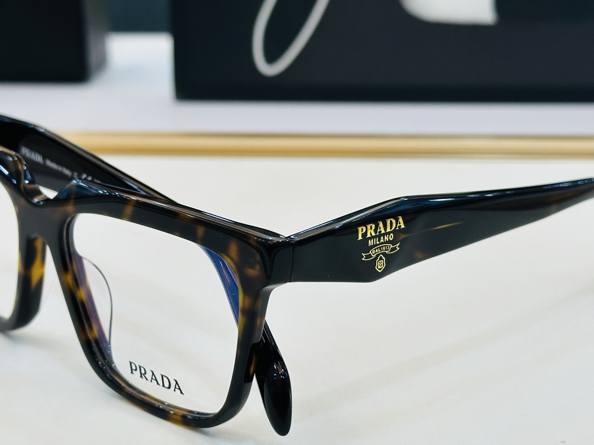 🔺PRAD*🔻普家 PR C08V Size：52口18-145 眼镜系列堪称精湛制作 彰显独特个 一最