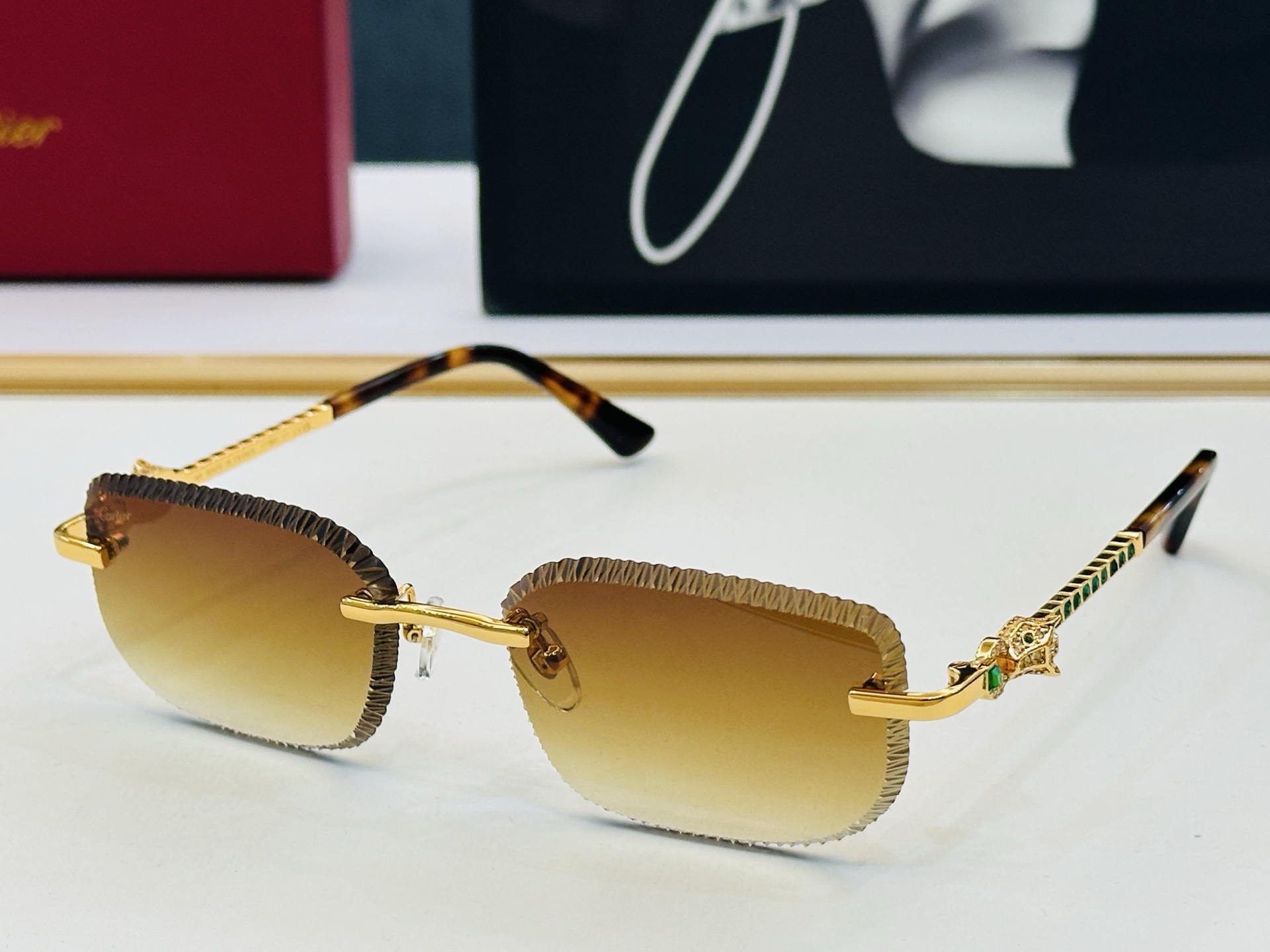 Cartie* 卡家 太阳镜 CT1851 Size：58口17-145 电镀工艺精湛气质十足！D男女同